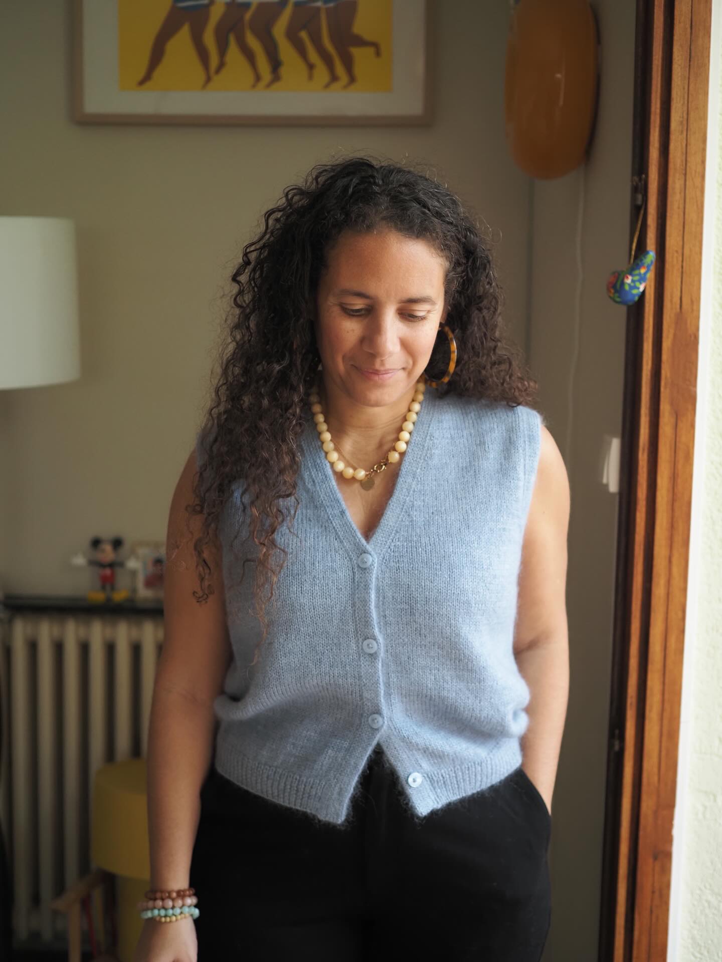 💌 MATISSE (debardeur & gilet sans manches) est disponible sur Ravelry & www.AtelierEmilie.com
(en français et anglais dans 10 tailles)
Pour fêter la sortie, le modèle est à un tarif exceptionnel jusqu’au 23 février, 23.59.
PAS BESOIN DE CODE ❣️
Fils • @yarnbysimone
💌 MATISSE (slipover & vest) is now available on Ravelry & www.AtelierEmilie.com (English and French in 10 sizes).
To celebrate the release, the pattern is on a special price until February 23, 23.59.
NO CODE NEEDED ✌🏽
Yarn . @yarnbysimone
___________________________________
#atelieremiliedesigns #matissebyae
Tricot Knit knitting