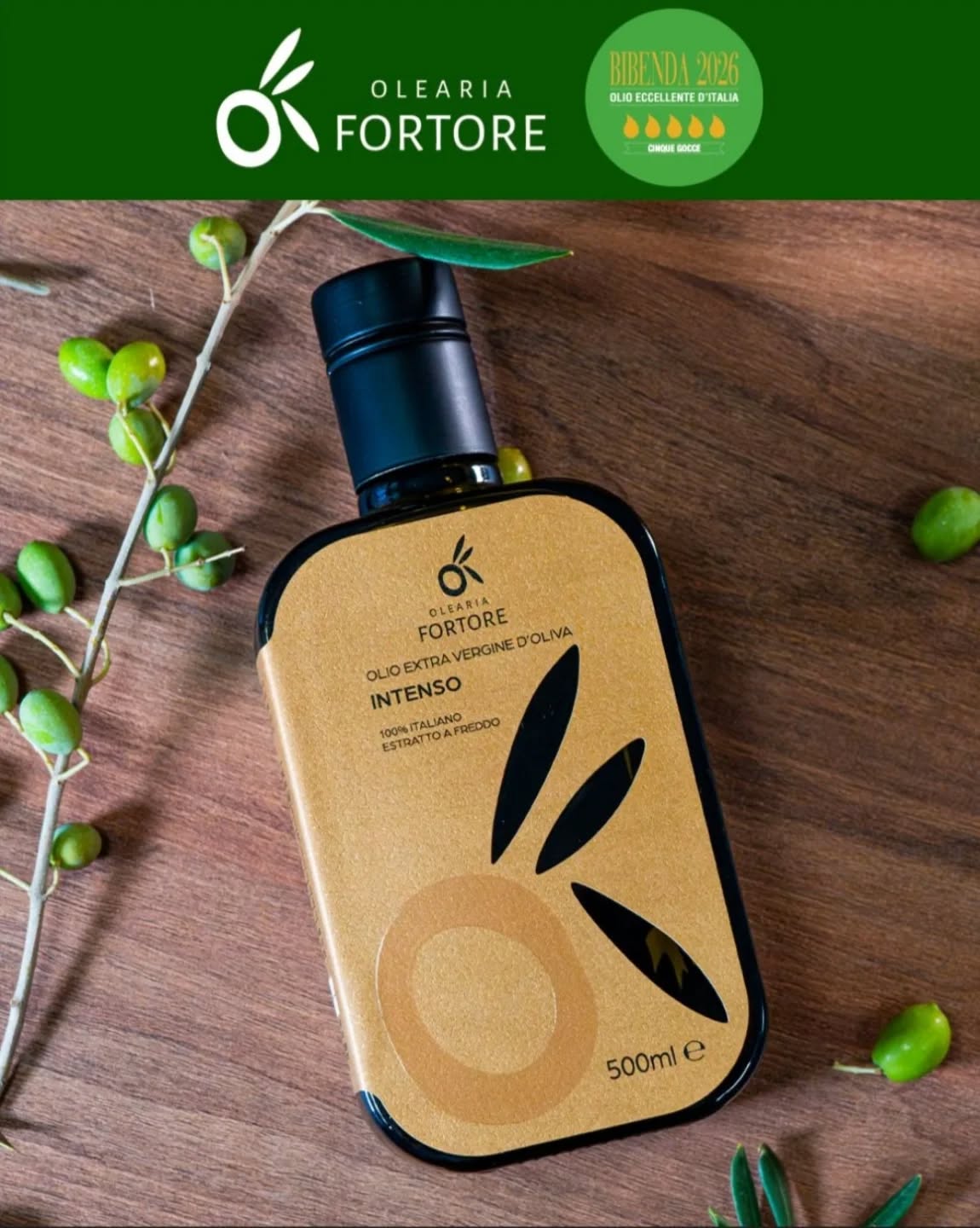 Vincitori🏆 𝟱 𝗚𝗢𝗖𝗖𝗘 𝗗'𝗘𝗖𝗖𝗘𝗟𝗟𝗘𝗡𝗭𝗔
Un riconoscimento di assoluto prestigio che premia visione, cultura e qualità del territorio.
Siamo orgogliosi di annunciare che il nostro "Olio INTENSO" ha ottenuto le 𝟱 𝗚𝗼𝗰𝗰𝗲 𝗱𝗶 𝗘𝗰𝗰𝗲𝗹𝗹𝗲𝗻𝘇𝗮 per la Guida Bibenda 2026 che rappresenta il massimo riconoscimento di eccellenza assegnato ai migliori oli extravergine di oliva Italiani🇮🇹
Un risultato che valorizza il lavoro svolto in campo e in frantoio, nel rispetto della nostra terra Macchia Valfortore, e che sarà celebrato al 𝟰𝟳° 𝗙𝗼𝗿𝘂𝗺 𝘀𝘂𝗹𝗹𝗮 𝗖𝘂𝗹𝘁𝘂𝗿𝗮 𝗱𝗲𝗹𝗹’𝗢𝗹𝗶𝗼 𝗲 𝗱𝗲𝗹 𝗩𝗶𝗻𝗼 presso l’Hotel Rome Cavalieri.
Grazie a chi ogni giorno contribuisce a trasformare passione, competenza e identità territoriale in eccellenza.
#Molise #MacchiaValfortore #LagodiOcchito
www.oleariafortore.com