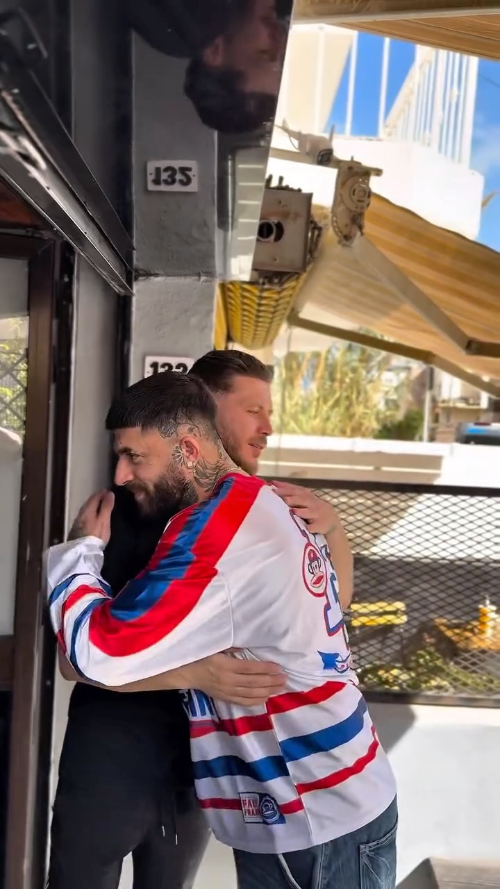 Fresh fade for @cruyffgrixti
Barber : @egii.92
#fyp #bestfade #freshfades