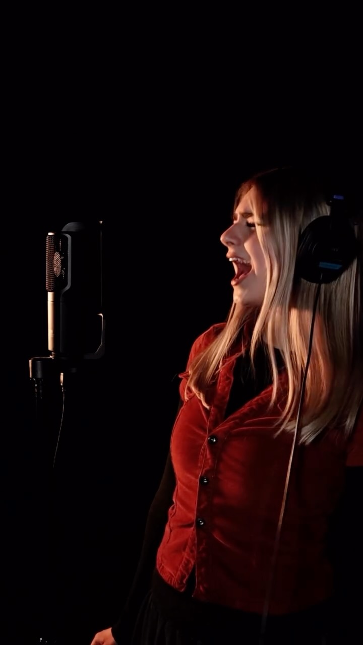 CopperLIVE🎙️
Every week we’re opening the studio doors and sharing a little vocal moment from our singing lesson students
At Copper, lessons aren’t just about technique… they’re about storytelling, confidence, and finding your sound.
🎤 Eva R
🎶 Just one Step - Songs For A New World
#CopperStudios #MusicalTheatre #VocalCoaching