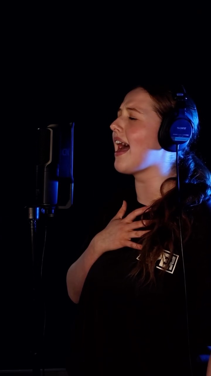 CopperLIVE🎙️
Every week we’re opening the studio doors and sharing a little vocal moment from our singing lesson students
At Copper, lessons aren’t just about technique… they’re about storytelling, confidence, and finding your sound.
🎤 Jasmine H
🎶 I’m not afraid of Anything - Songs For A New World
#CopperStudios #MusicalTheatre #VocalCoaching