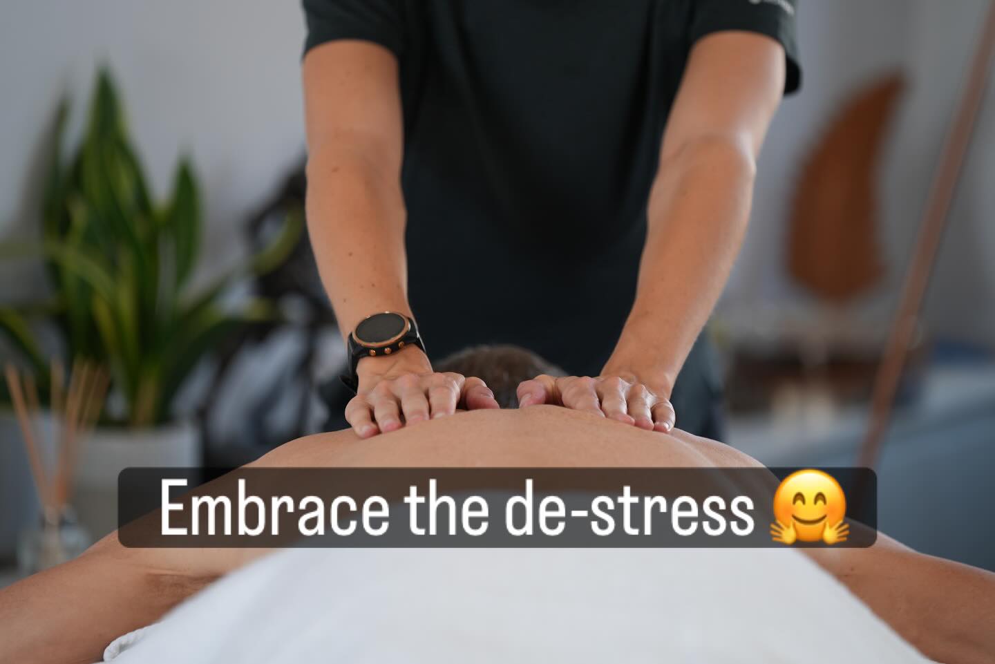 I tend to think about massage for muscle recovery and performance. But that can overlook one of the more fundamental benefits.
Stress!
And the reduction thereof…
🦭Lying down
✅ Escaping your to do list
🌟No distractions
And that’s before the massage even begins.
Even if stress reduction isn’t your goal, it still happens when you get a massage 😀
☑️ Cortisol levels lower
☑️ Heart rate lowers
☑️ Physical tension and knots release
☑️ The feel-good neurotransmitters fire
This puts you in the best possible place to feel physically better and get mental clarity. Both of which set you up for recovery and performance. Win win! 💫