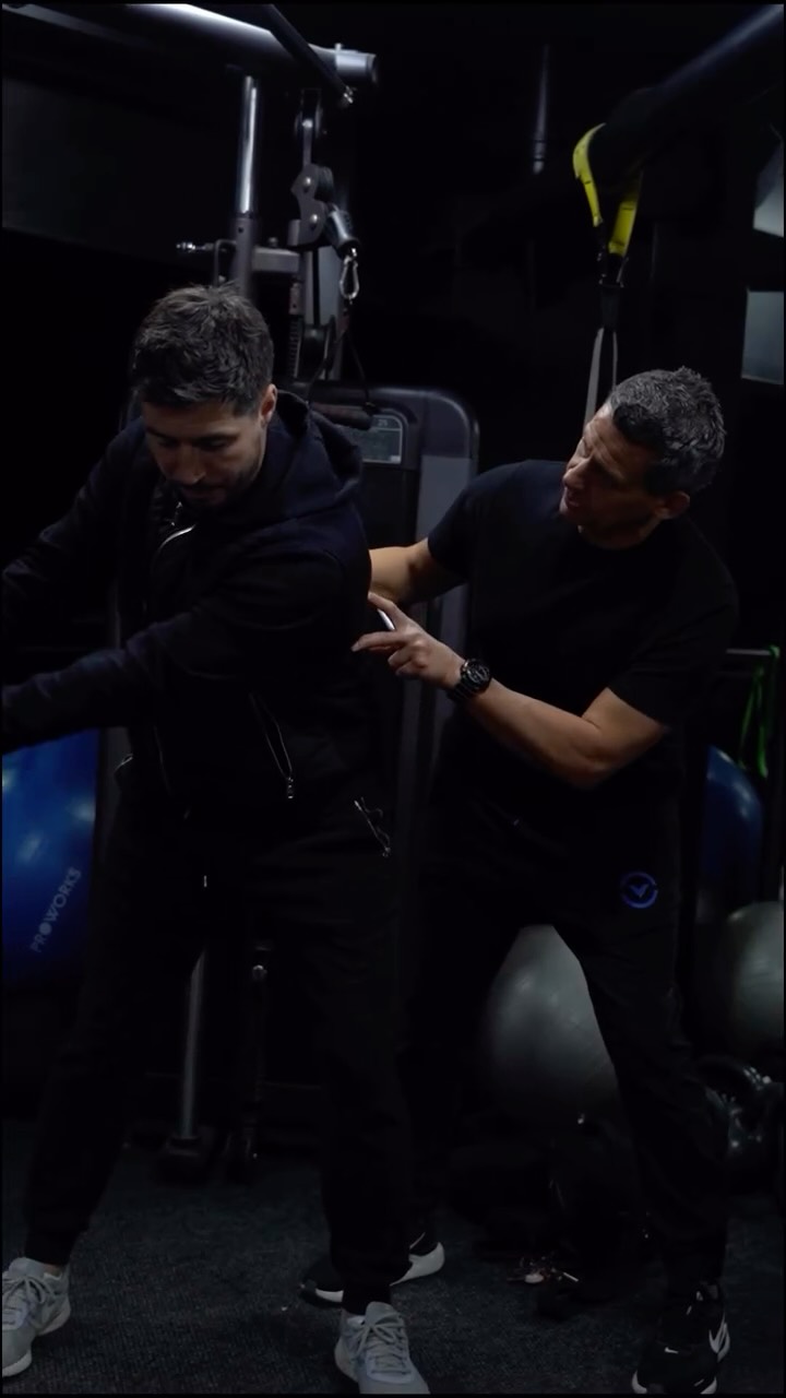 Play Better Golf & Feel Better After 18 Holes ⛳️
@worso37
Do you want to enjoy your golf more and see improvement in your game?
Many golfers chase swing changes, but often the real gains come from improving strength, mobility and movement quality. Better rotation, balance and stability don’t just help you hit the ball further, they help you finish your round without a stiff back, tight hips, or sore shoulders.
Meet Iain Worswick, golf-specific personal trainer working from Gym Near Me in Stockton Heath and in partnership with theGolfProjx. By combining gym-based training with analysis in a real golf environment, Iain helps golfers identify movement restrictions and build strength that actually transfers into the swing.
Working with golfers from club level through to professionals across the North West, his approach includes:
Improved hip & thoracic rotation
Better balance & swing stability
Strength that supports consistency & distance
Reduced injury risk
Feeling physically better both on and off the course
With the 2026 season approaching, pre-season movement screens and training programmes are now being booked.
If you want to lower your handicap or simply make golf feel easier again, now is the perfect time to start.
🔗 Link in bio
www.thegolfprojx.com
#thegolfprojx #trackman #golf #golftips #indoorgolf