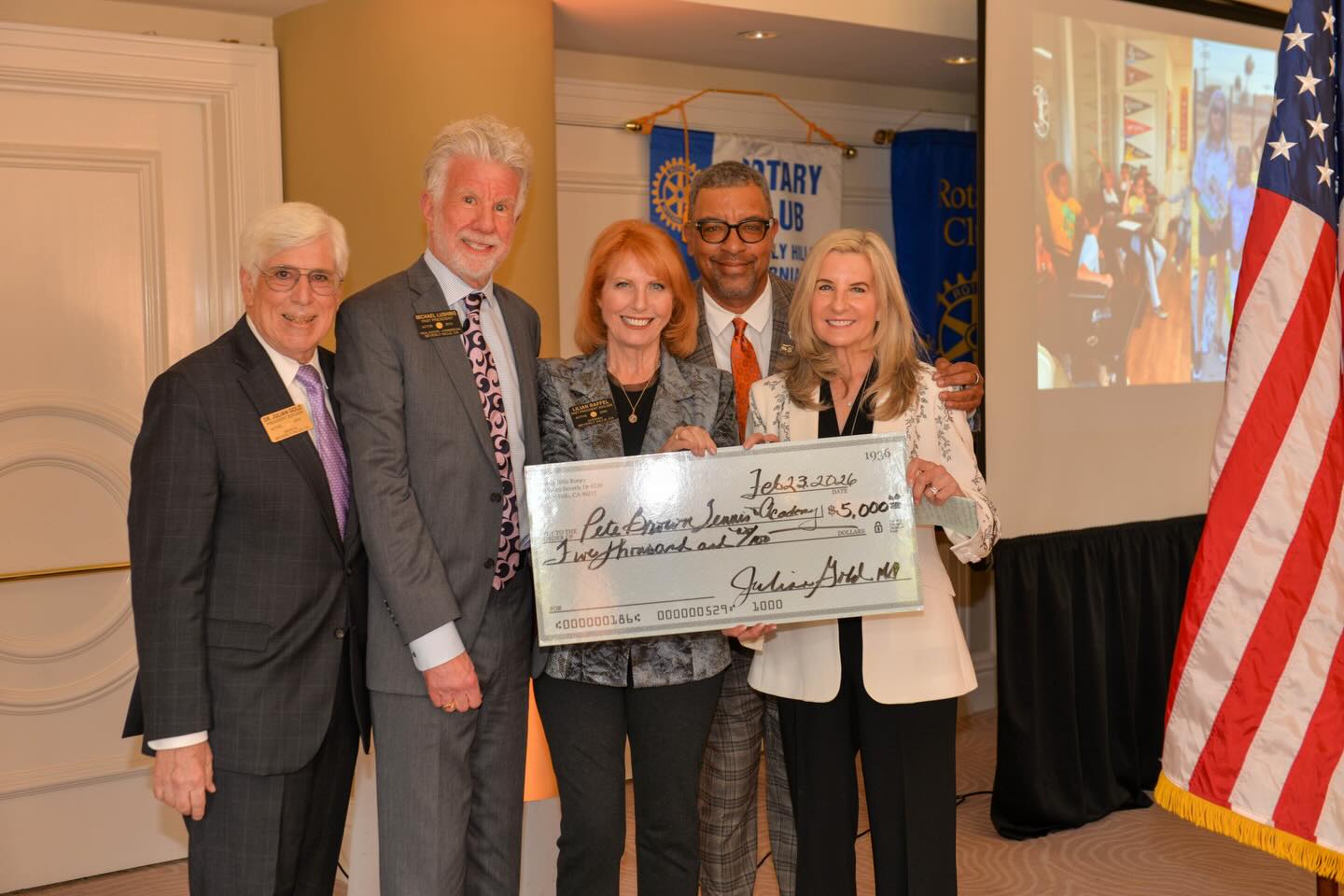 The efforts of Rotary Club of Beverly Hills reaches far beyond the City’s borders. We regularly grant money to hard working organizations who are helping the greater Los Angeles community. We were pleased to welcome two of those grant recipients last week to award checks, which help fund their missions. @pathpartners and @petebrownjrtennis
📸George Nicholas
