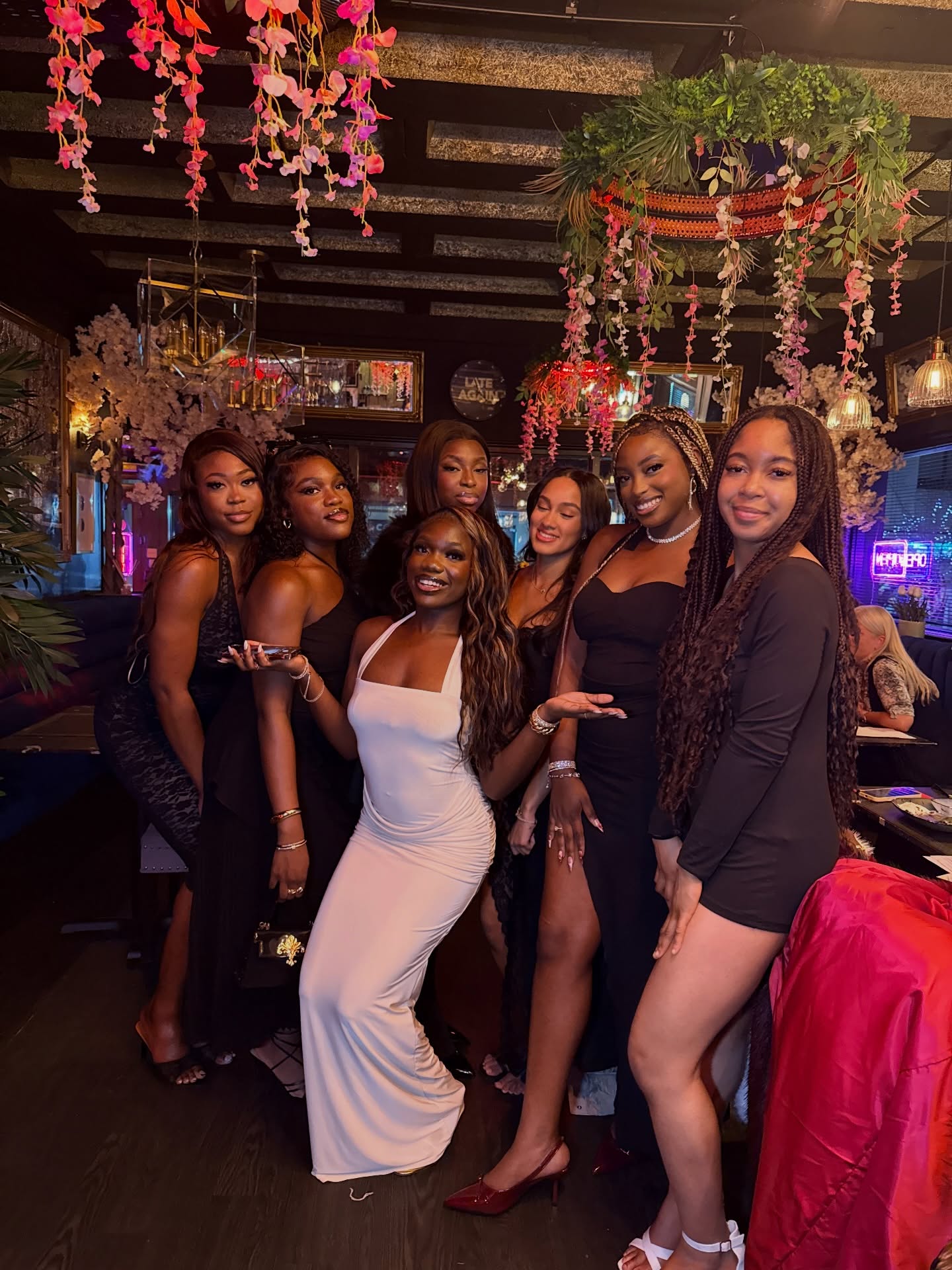 Happy Saturdays 🥂🎊❤️ @zebrano_brentwood