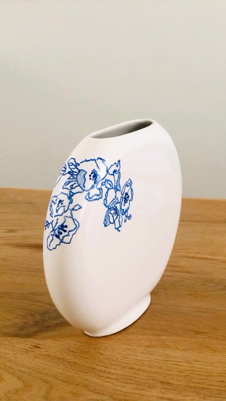 Look at those design, layout, and execution♥️
4 midwife ladies - with steady precision hands!
Creating a lasting memory with colleagues? #creativeworkshops #porcelainpainting #visitmaastricht #memorymaking with #collegues