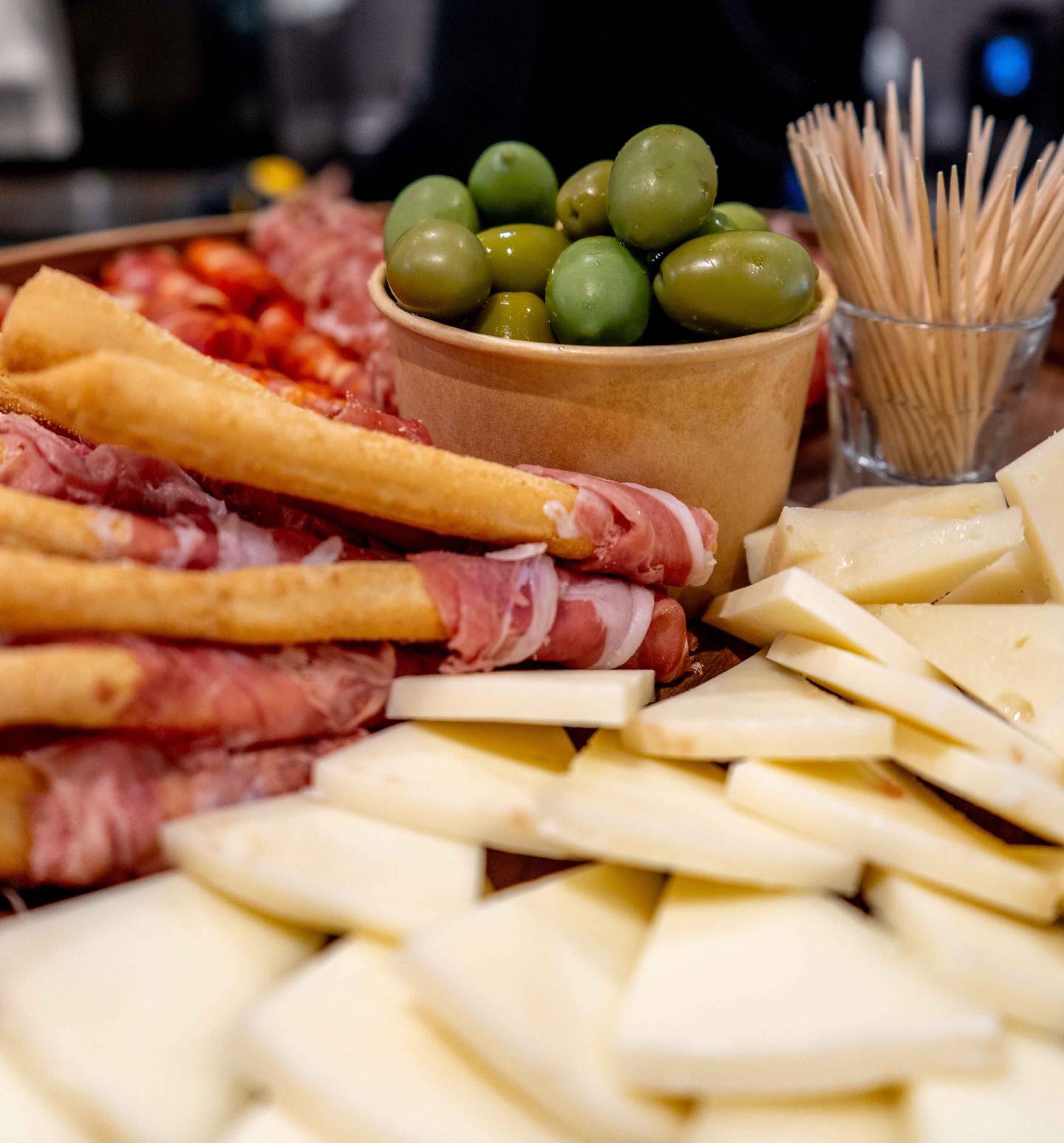 Aperitivo done properly 🍷
Cured meats, good cheese, olives and grissini, simple ingredients, big flavour, best enjoyed with a glass in hand.
Join us for a relaxed bite and ease into the evening the Italian way 🤍
#AperitivoTime #ItalianDeli #KensalRise #LondonEats #CharcuterieBoard