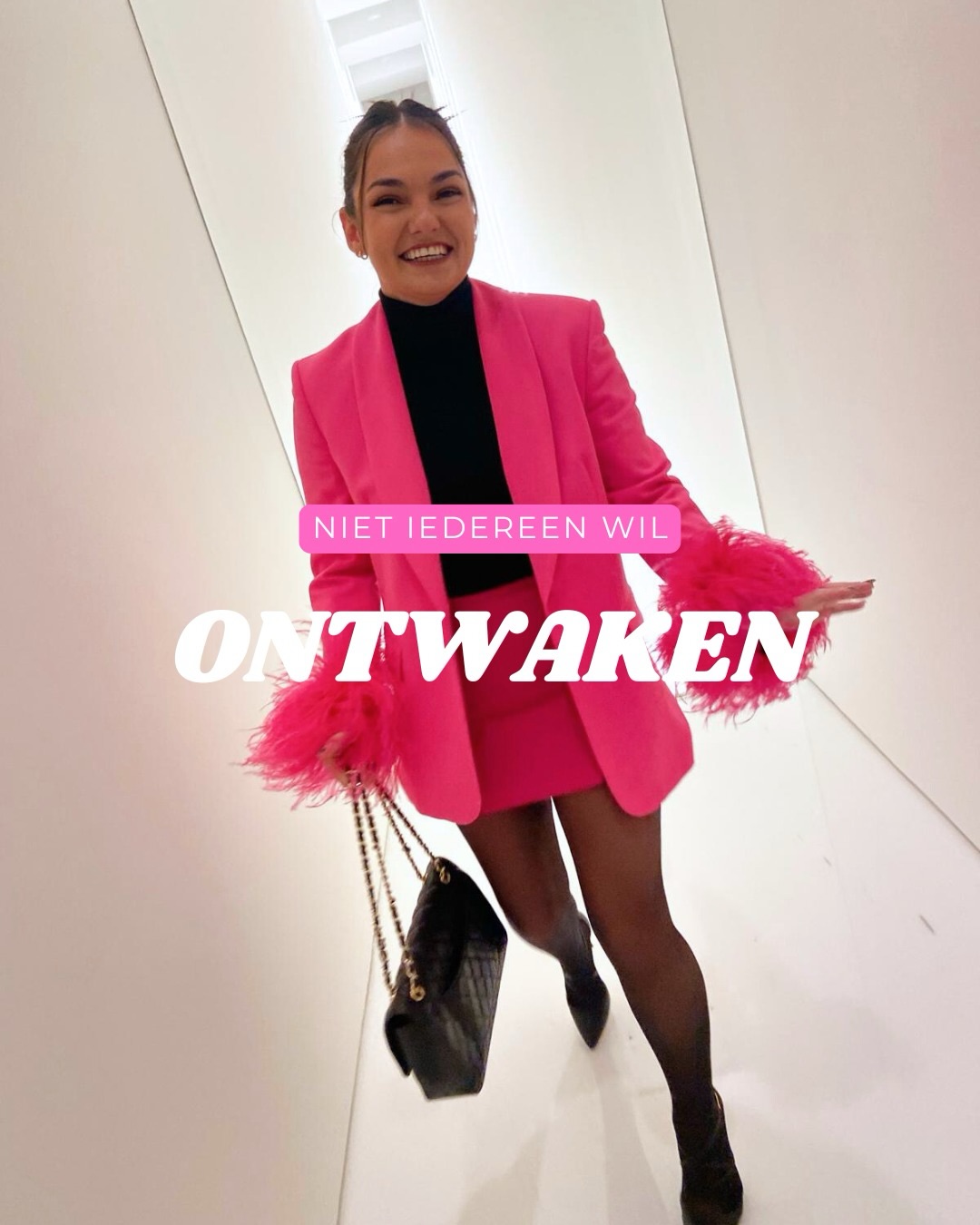 Wanneer je iets niet meer kan ont-zien, verandert je perspectief. Niet iedereen kijkt vanuit dezelfde laag en dat is oké.
In mijn nieuwe aflevering duik ik dieper in hoe bewustzijn groeit en waarom dat verschil soms wringt.
Seizoen 3 ging deze week van start 🩷 beluister de eerste solo-aflevering via jouw favoriete podcastkanaal 🎧 (link in bio)