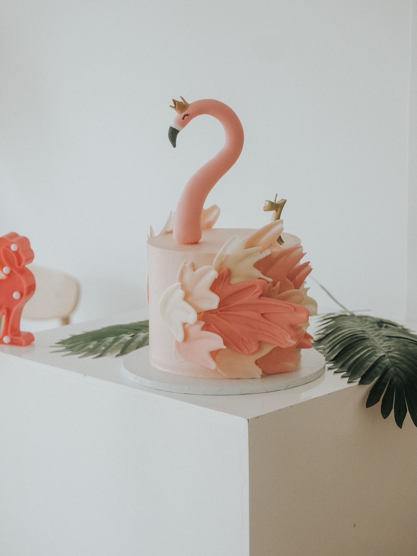 Flamingo Flair π¦©
This is the perfect centrepiece on any table π
The Flamingo comes in different sizes to suit any celebration π
#flamingocake #cakecake #onlinebakery