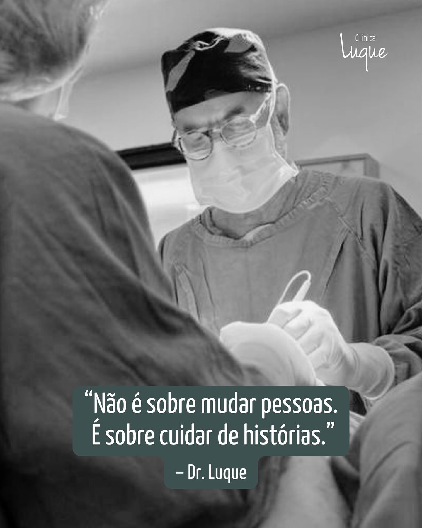 Existem técnicas, protocolos e muitos anos de experiência.
Mas, acima de tudo, existem pessoas — cada uma com sua história, seu tempo e suas escolhas.
A cirurgia plástica, para mim, nunca foi sobre transformação extrema.
É sobre escuta, cuidado e respeito à individualidade de quem confia no meu trabalho.
Porque, no fim, não cuidamos apenas de resultados.
Cuidamos de histórias. ✨
#DrLuque #ClínicaLuque #CirurgiaPlásticaHumanizada #CuidadoQueTransforma #BelezaComPropósito #Histórias