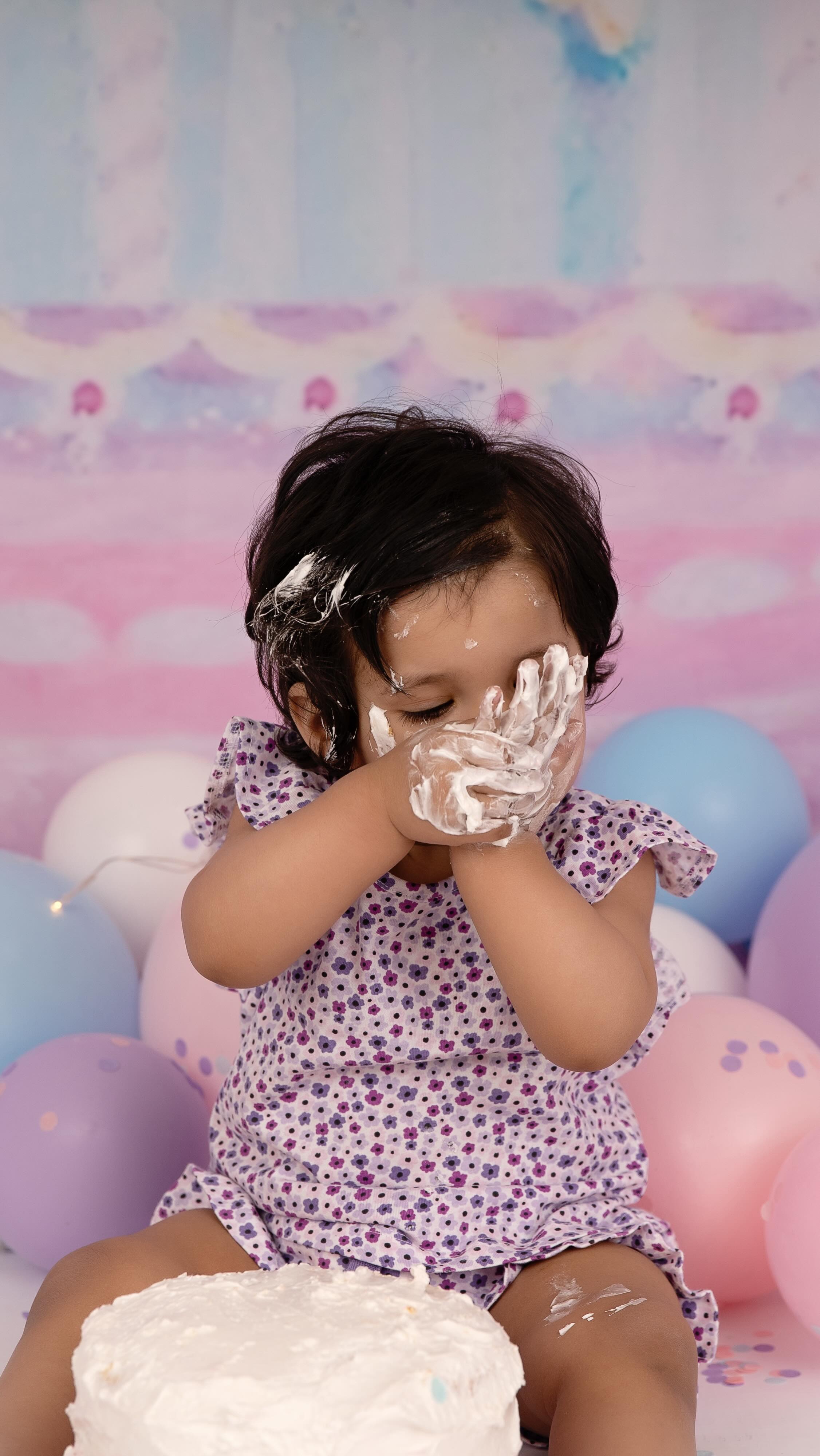 Cake smashing all day every day 🎂