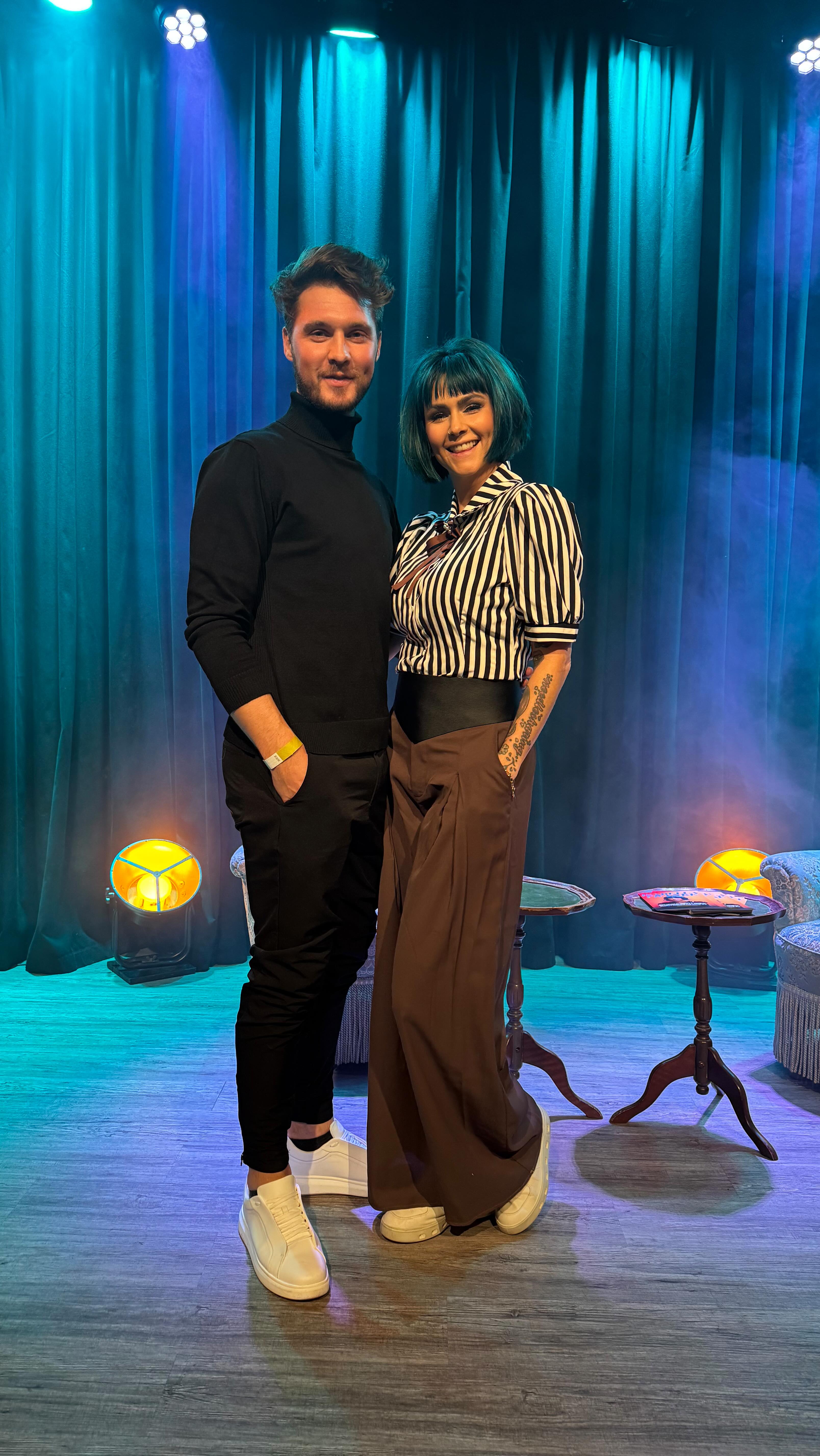 KÖLN ✨Ich darf ein paar Gästeliste-Plätze für meine Show Schrankgeflüster heute Abend um 20:00 Uhr in der Volksbühne am Rudolfplatz Köln verschenken.
Wenn ihr dabei sein wollt, schreib mir sofort eine DM mit eurem Namen. Die ersten 10 sind mit ihrer Begleitung auf der Liste. 😘