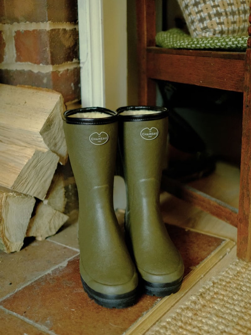 Limited Edition
Women’s Le Chameau Giverny Wool Lined Bottillon
Mid-calf waterproof boot for the most comfortable fit. This boot is easy to slip on and features a natural wool lining.
#lechameau #winterfootwear #waterproofboots #woollinedboots #rubberboots