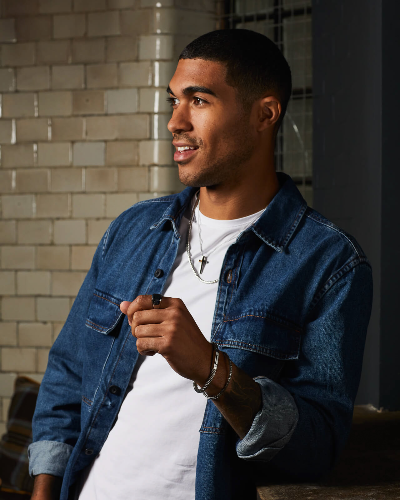 Denim and Stainless Steel 🤝
#FredBennett #WearingFredBennett #stainlesssteel #denim #mensstyle #masculinestyle