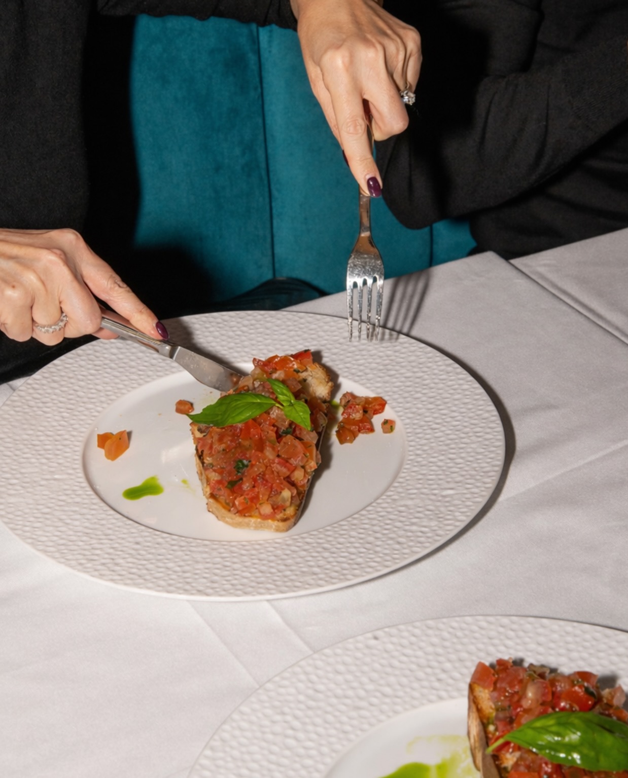 Crisp bread, juicy tomatoes, good company.
Sometimes the simplest bites are the best ones. 🍅✨
#italianrestaurant #cucinaitaliana #liverpoolrestaurants #familybusiness #ukitalianrestaurants