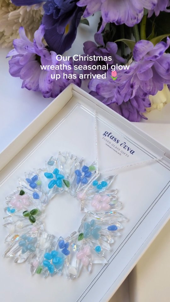 Our Christmas wreaths seasonal glow up has arrived and we couldn't be more ready for it! 😍💐
Order yours today by heading to our Chester shop at 47 Northgate St, Chester, CH1 2HQ or book your workshop today and make your own at www.glassdeva.co.uk
#thingstodoinchester #mothersdayactivities #fusedglassworkshop #bridgeton #girlsactivities