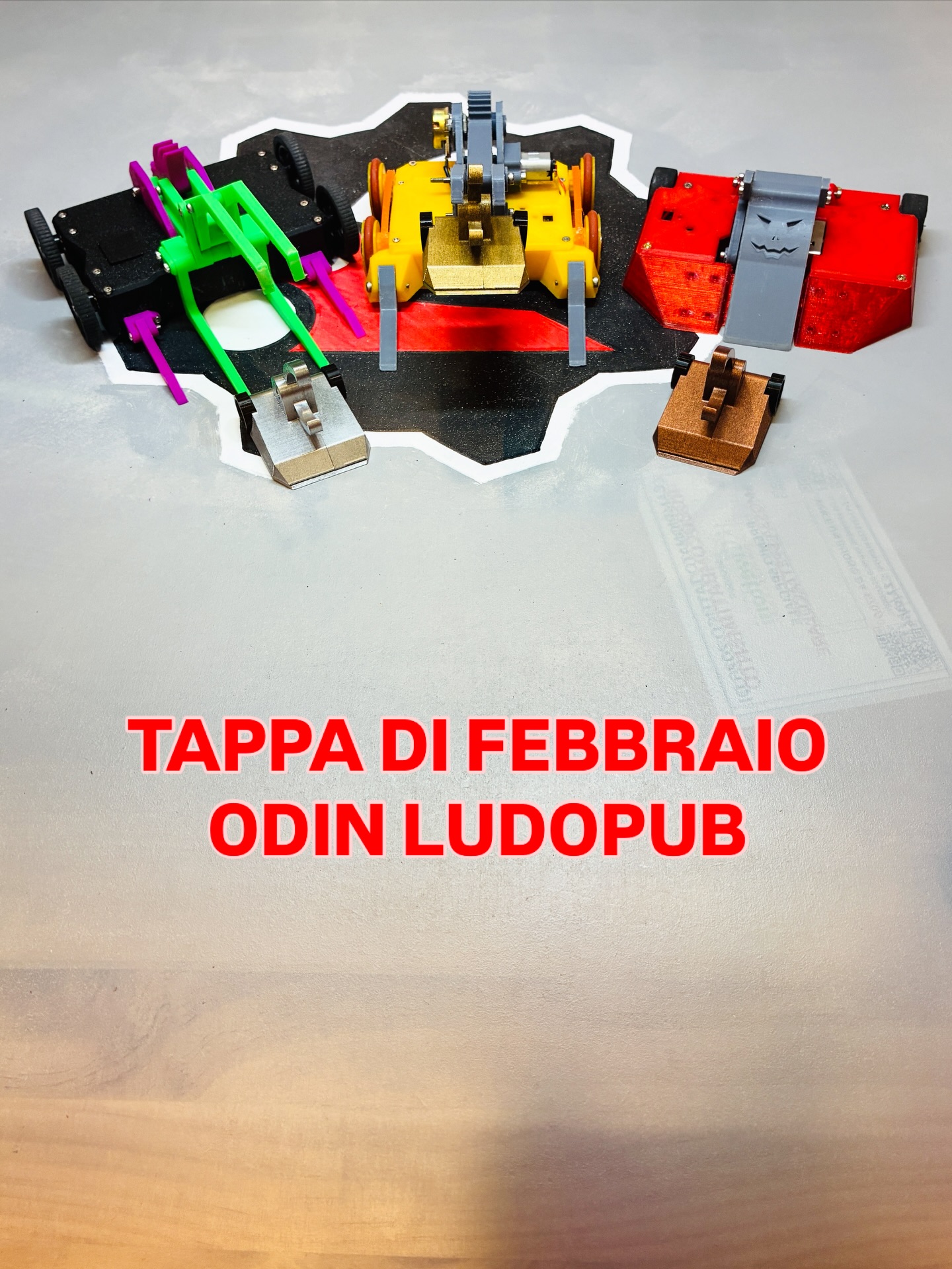 16 piloti, 16 soci tra veterani e coraggiosi alla prima esperienza, ieri si sono incontrati nell’arena all’ @odinludopub in occasione della seconda tappa del Campionato Tattico 2026!
Livelli altissimi, possiamo garantirvelo!
(E potrete controllare voi stessi quando uscirà il video su YouTube)
Grazie all’Odin che ci fa sentire sempre a casa e che ha offerto da bere ai vincitori e donerà alla nostra associazione il 15% delle consumazioni dei partecipanti e pubblico!
Complimenti al vincitore Angelo, che dopo aver saltato la prima tappa comincia subito a recuperare terreno su @4ndr3a.p . Bravo @cnfenix per un meritato terzo posto, al bellissimo quarto posto di Tommaso.
Complimenti anche a Michele per vinto il primo buono da €20 messo in palio da @icivettoni per la mossa più spettacolare!
Angelo si è anche diviso la gloria della Royal Rumble con @paolo_dgz e il suo Giangranchio.
Infine ci teniamo a ringraziare Giuseppe che è arrivato apposta da Salerno per partecipare!
Guardate che belli tutti i piloti a inizio torneo, e poi la classifica generale aggiornata!
Prossimo appuntamento: 22 Marzo al @ggebeer !
#combatrobots #antweight #battlebots #italy