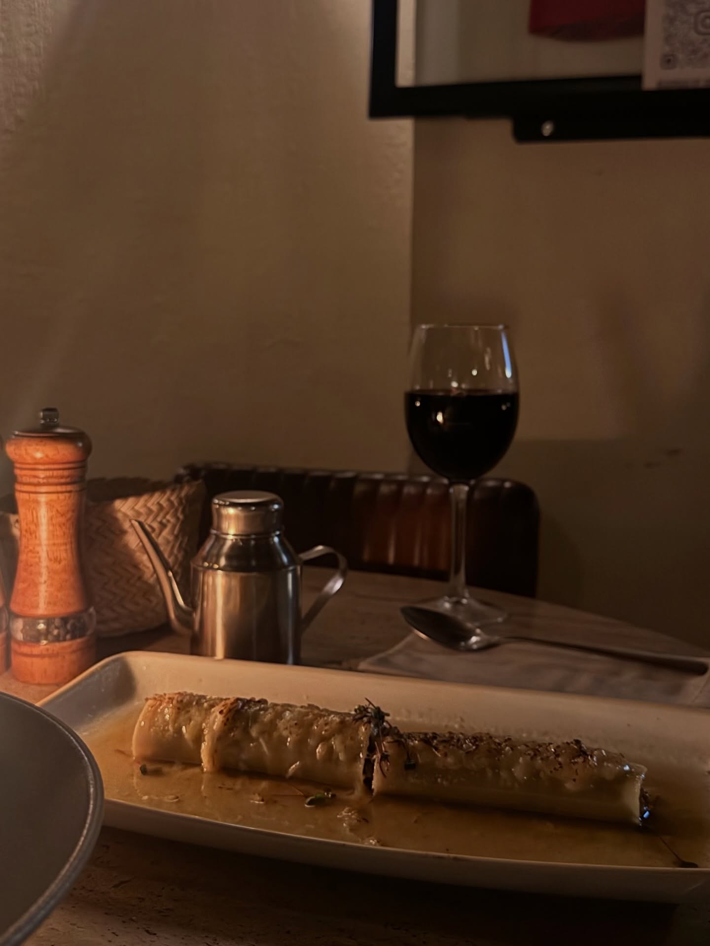 La spécialité de Marrakech, revisitée en cannelloni ! Découvrez notre magnifique cannelloni de tanjia 🤩
#marrakech #tanjia #restaurantmarrakech #dinner #food