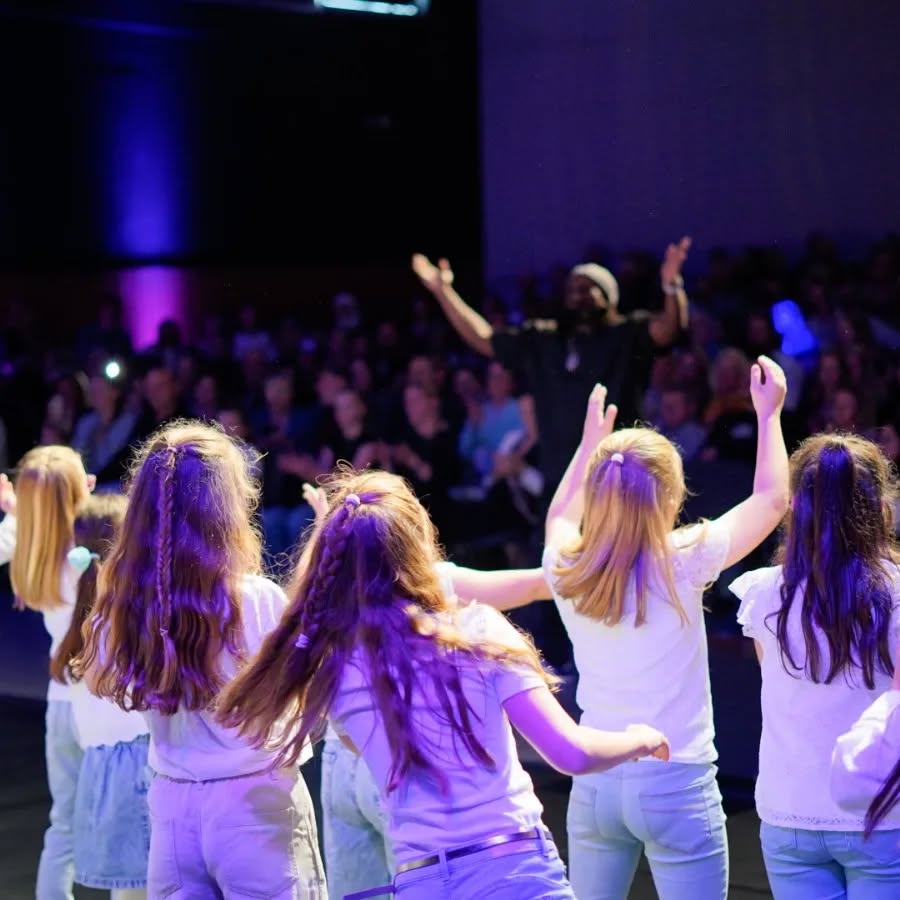 HomeRun!
Wir haben wohl tatsächlich mit den Konzerten den Sommer eingeläutet. Wir haben nun alle Bilder sortiert und ab morgen gibt's hier die volle Ladung.
Ihr dürft gespannt sein!