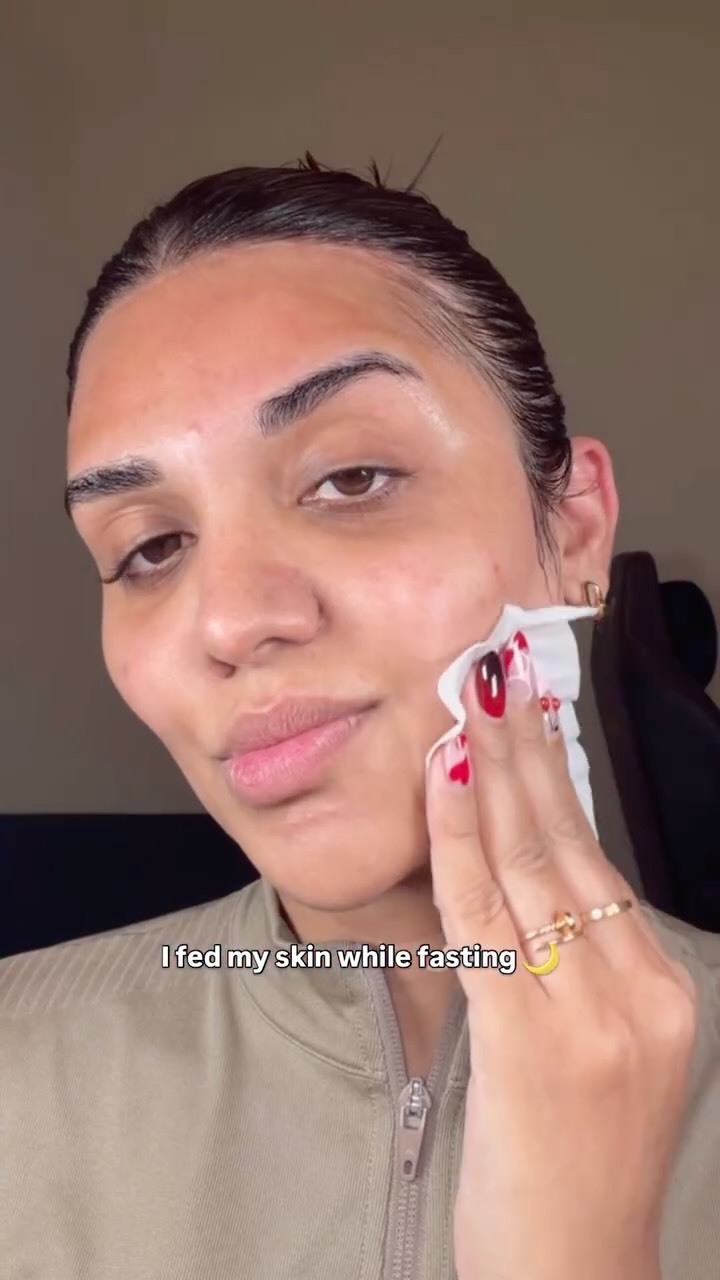 No food until iftar but my skin isn’t starving 💫✨ the glow waits for no one
.
@paulaschoiceuk exfoliate presoaked pad
@paulaschoiceuk cellularyouth longevity serum
@paulaschoiceuk spf 50 & vitamin c sheer moisturizer
#paulaschoice #skincare #ramadan #suhoor #sehri