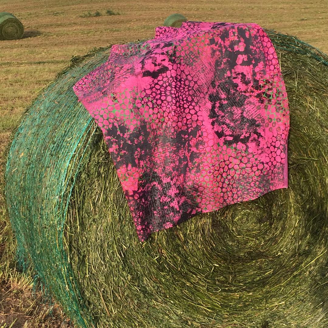 Our dear friend @timetobeinspired's hand silk screened fabric looks splendid on a fresh hay bale. #redredbobbininc #textiledesign