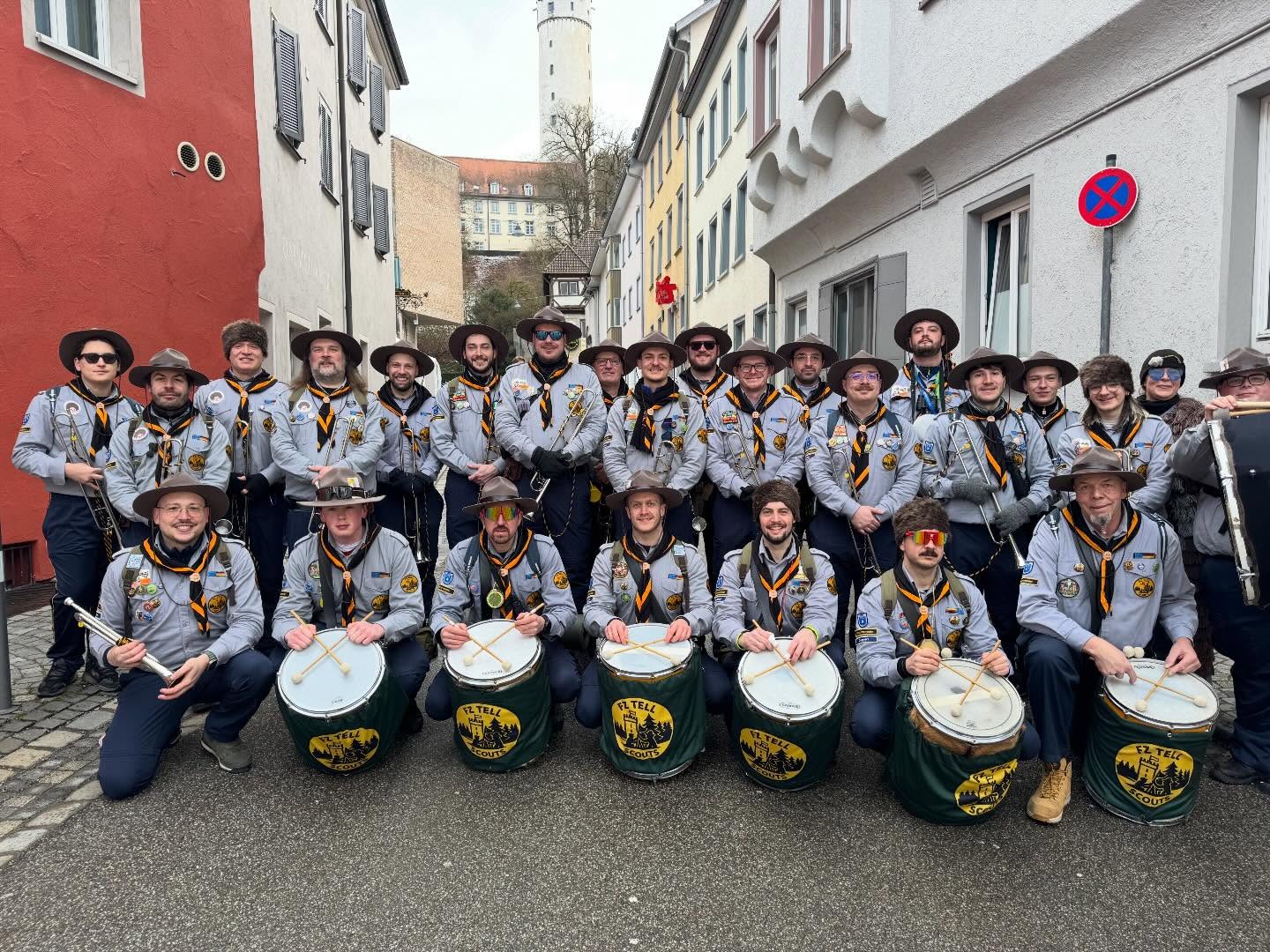 FASNET 2026 🥳🎺🥁🍾
Die Scouts aus Ravensburg sagen DANKE!
Gemeinsam haben wir viele tolle Momente erlebt! Und unsere neue Uniform hat auch Stand gehalten 😎
Jetzt legen wir erst mal die Füße hoch bevor es wieder ernst wird! 🤍💙
.
.
.
#fztell #ravensburg #fasnet #oberschwaben #scouts 💛🖤