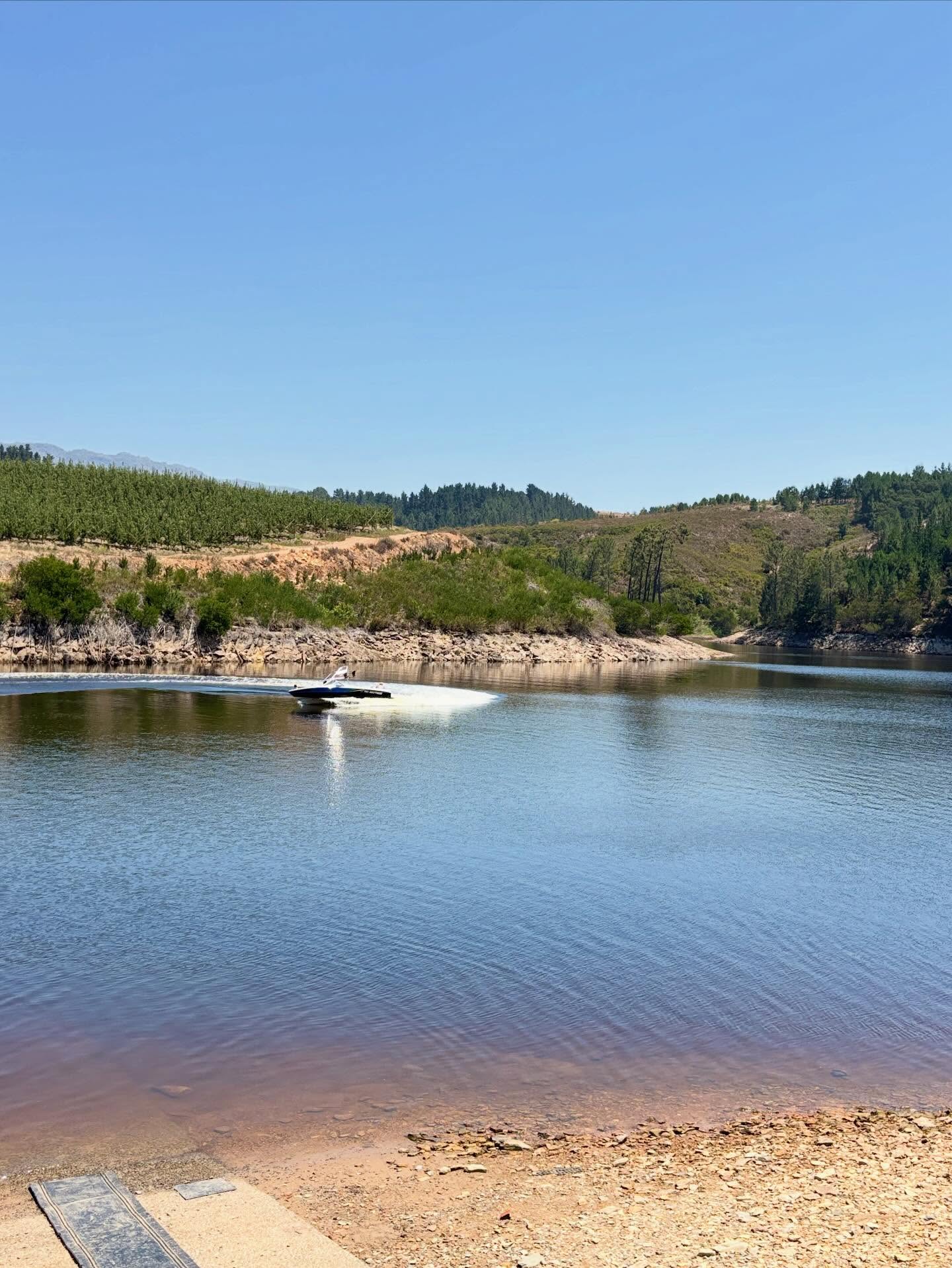Morning boat rides 🚤 🎣
Afternoon paddles 🛶
Sunset lounging under umbrellas 🌅
Elgin River Lodge does river life beautifully.
#ElginRiverLodge #RiverLuxury #ElginEscape #SlowTravel #WeekendAway