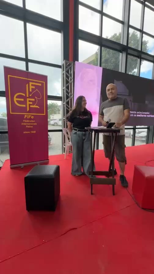 🔴📹 Liz Belmonte explica ao Helton tudo sobre cuidados nutricionais e suplementos para os gatos e como pode melhorar a imunidade dos animais. @abasevet @nuxcell