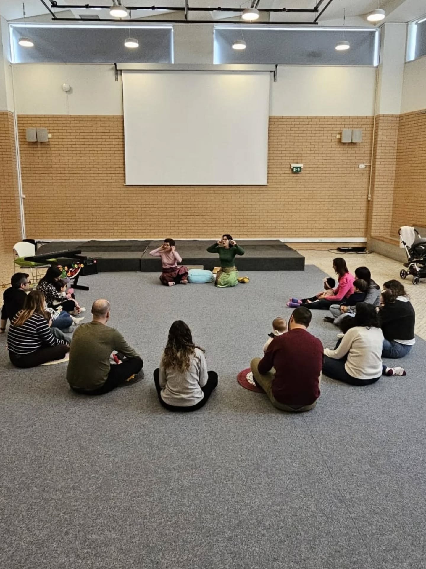 As duas primeiras sessões do Ciclo de Música para Bebés organizado pela ACO foram um autêntico sucesso.
Que momentos especiais proporcionados pela @sons_de_berco que voltam a dinamizar a próxima sessão de 22 de Março.
Teremos outro grupo a receber os vossos em bebés em Abril, Maio e Junho. Algumas já estão esgotadas. Aproveitem!!
Link para inscrições na bio