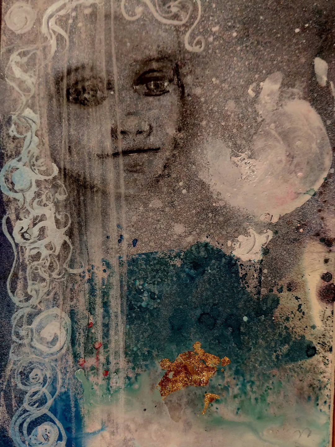 "Window to the Soul." Ink, mica, acrylic, activated charcoal, and just a kiss of gold leaf on upcycled mat board, probably a 6x9 inch scrap, not sure. I need to quit painting on these little things they're such odd sizes which makes framing sketchy...but they're way satisfying and I end a restless evening with either a complete or semi-complete piece. I like working small and fast. #eyesarewindowstothesoul #heyyou #spiritportrait #soulandveil #soundandvision #peekthrough #artoftheday