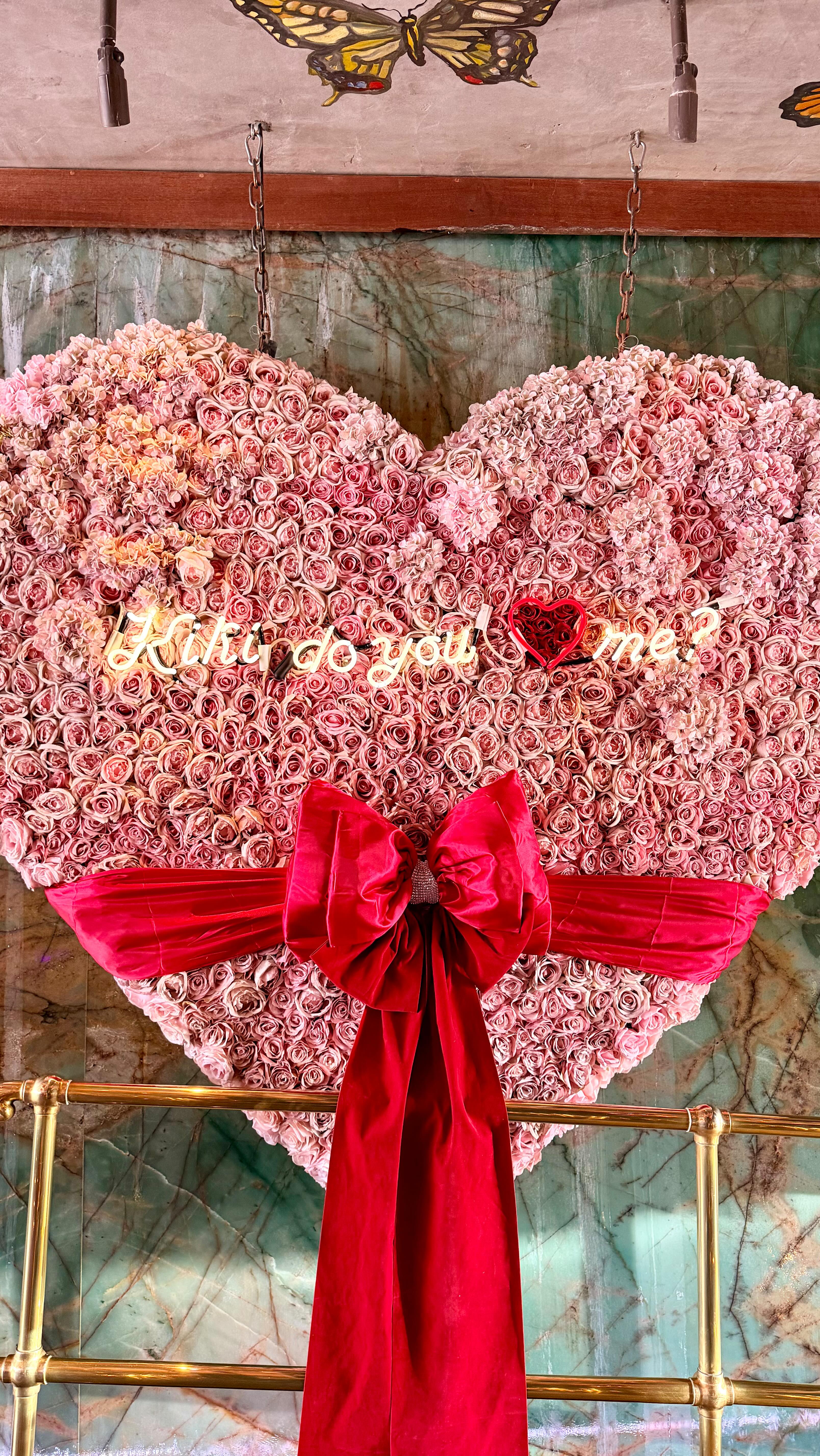 Valentine’s Day we swept guests from @kikiontheriver off their feet in Paris!
This iconic Miami brunch was transformed with hundreds of roses, hearts and stunning bows to an unforgettable love affair🎀💝🏹🌹