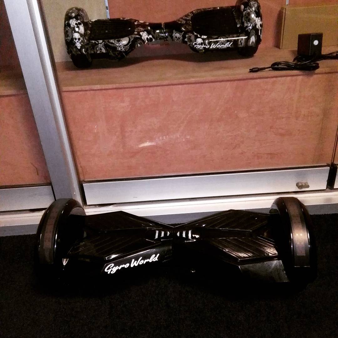 Notre modèle Song de Chez Gyroworld France 👊👊👊
Roues 8 pouces 🌟
Hauts parleurs Bluetooth 🎶
Lumières sur les deux extrémités 🎆
#gyropode #gyroworld #hoverboard #mobiliteurbaine #gyroworldfrance #segway #hitech #monowheel #monopode #gotway #ninebot #kingsong #monorover #monoroue #rouegyroscopique #trottinette #skateeletrique #onewheel #trotinetteelectrique #skatesolo
#skateboard #lille #fun #ecologie #environnement #futur #paris