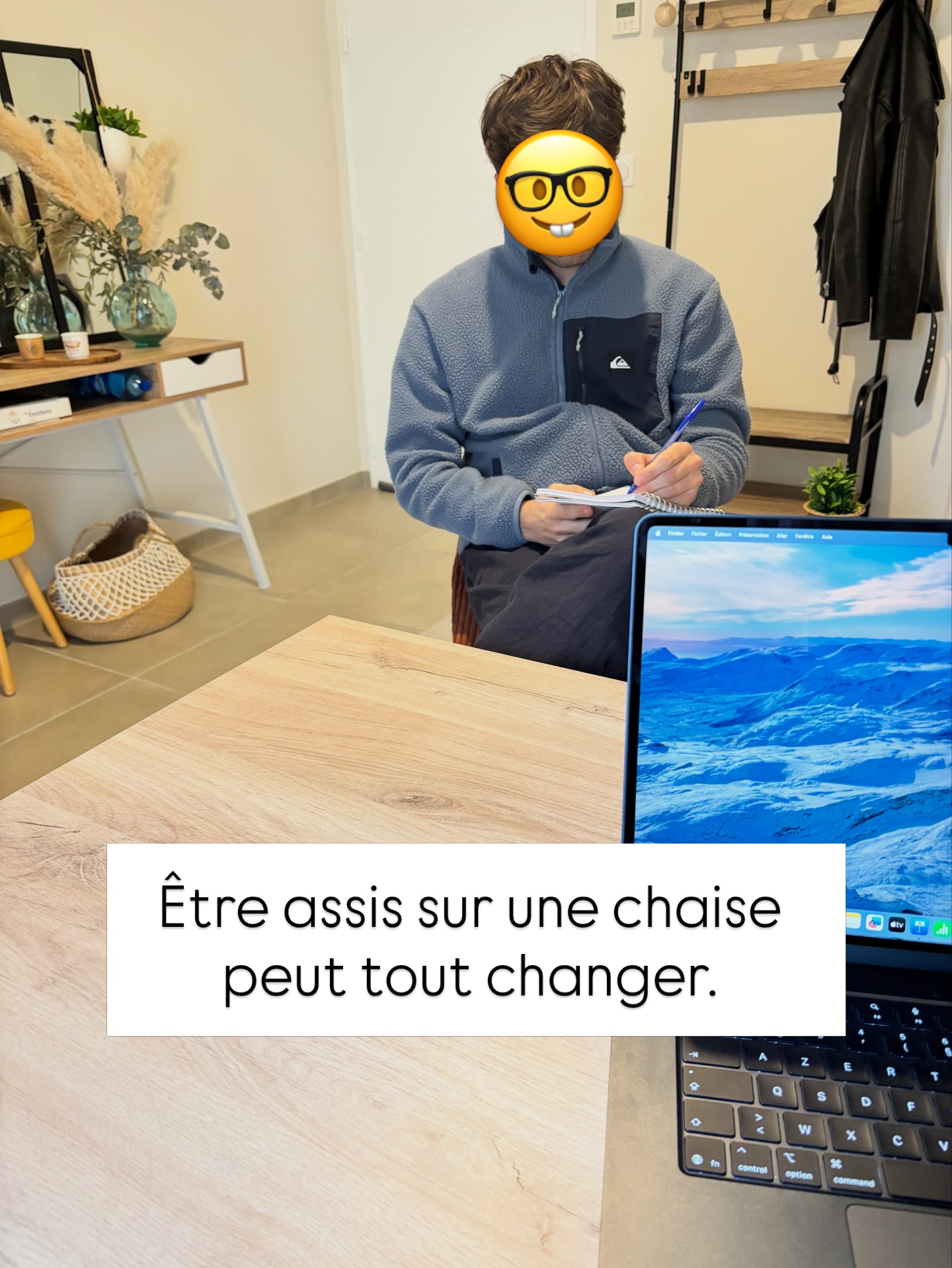 💭 “Qu’est-ce qu’on comprend vraiment assis sur une chaise ?”
Un jour, une personne est venue me présenter son projet entrepreneurial. Il voulait en savoir plus sur la préparation mentale.
Je lui ai dit très simplement : “Je peux t’expliquer, mais tu comprendras mieux si tu le vis.”
Alors je l’ai invité à me parler de son projet. Et très vite, je lui ai proposé de prendre mon rôle de préparatrice mentale, alors qu’à la base il n’était pas venu pour ça.
Il a accepté.
Je l’ai questionné :
• Quels sont les risques si tu continues comme ça ?
• Que se passerait-il si tu ne changes rien ?
• Qu’est-ce que tu n’avais jamais envisagé ?
Il a été déstabilisé… et c’était le but. Pas pour être méchante, mais parce que si mes questions sont trop faciles, elles ne te font pas avancer. Ce qui est difficile à répondre, c’est exactement ce dont tu avais besoin pour avancer concrètement.
✨ La préparation mentale, c’est poser les bonnes questions au bon moment pour challenger ton regard, sortir de ton prisme, ouvrir ton champ de conscience… et agir autrement pour obtenir des résultats différents.
Et voilà pourquoi elle est si difficile à expliquer… et si puissante à vivre. #preparationmentale