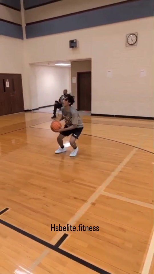 The ball has no voice, but it tells the truth every time it bounces. What is your dribble saying to you?
#HSBElite #BuildToLast #TexasAthleteMindset #OriginalGrind #youthbasketballtexas