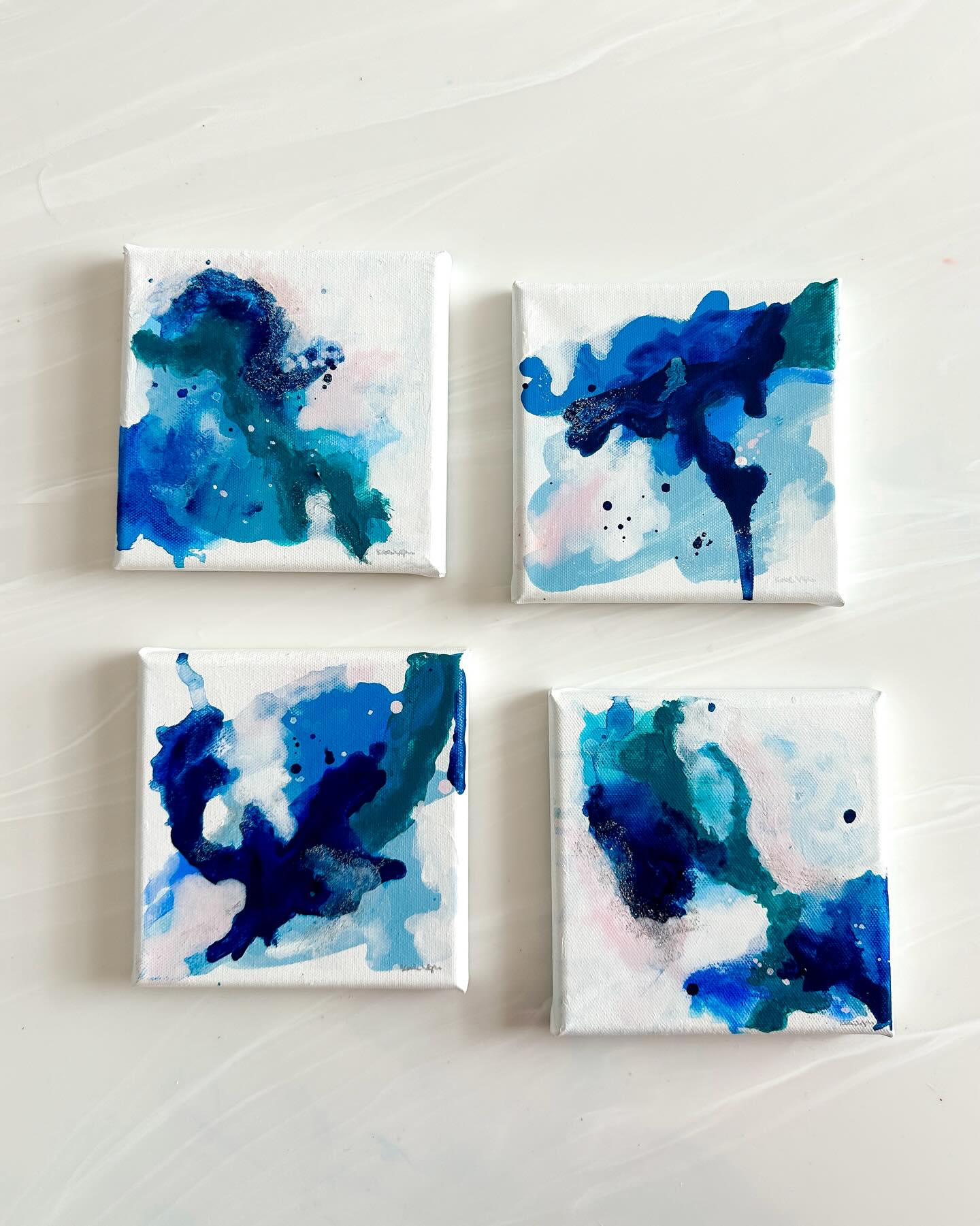 Four little pretties I rediscovered in my studio. Maybe I need to paint more with pink, blue and even a little green together?
#abstractart #minipaintings #lovecolor #expressiveabstracts #zimmestudio