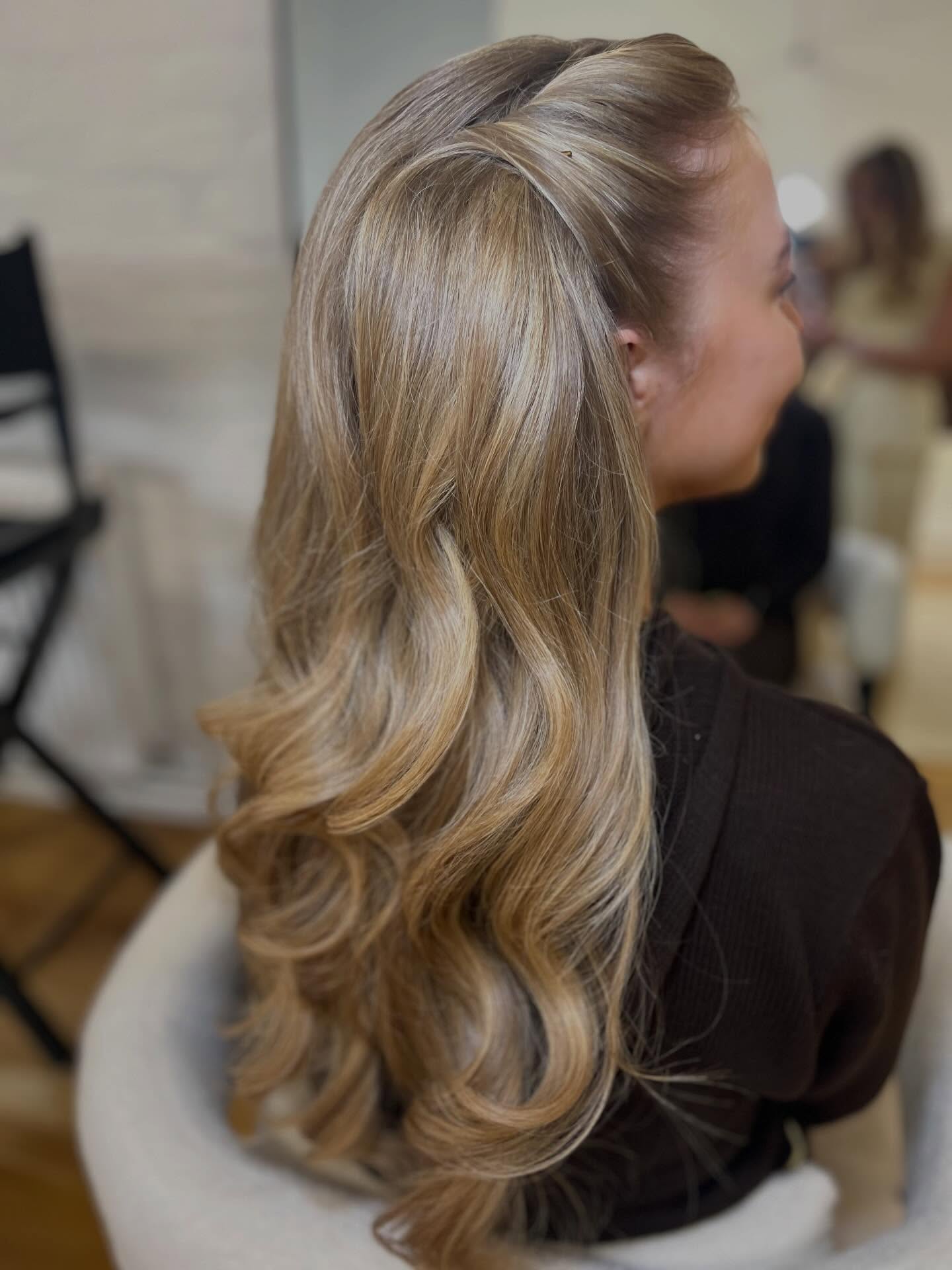 The hair for 2026 ❤️ Big bouncy glossy soft curls and sleek snatched sides 🔥
Save for your inspiration
#bridalhairstylist #weddinghairinspo #leicesterweddinghair #weddinghairleicestershire #northamptonweddinghair