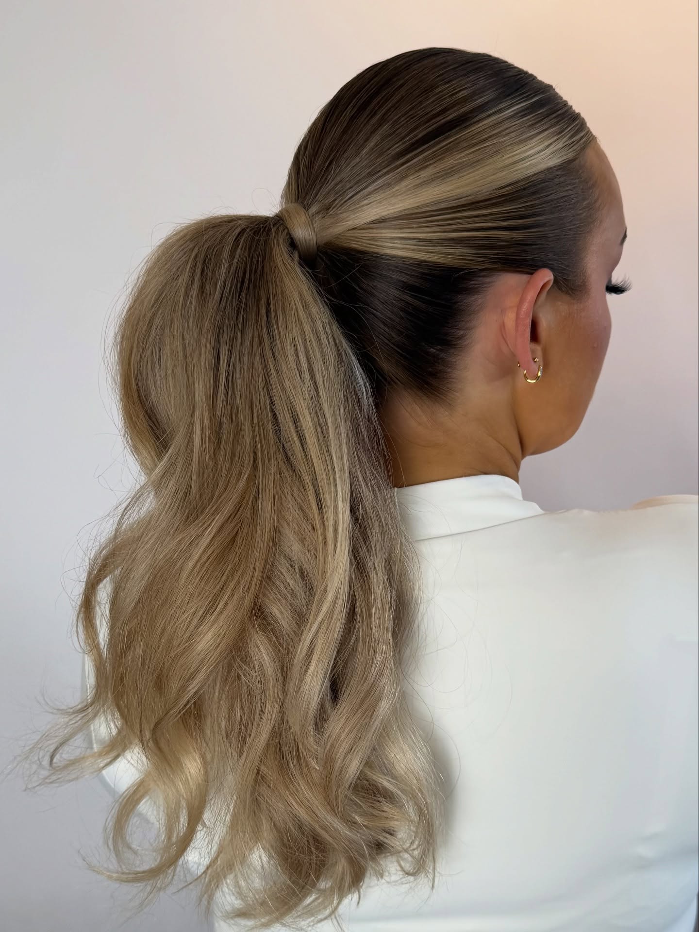Sleek 💫
I have a feeling we’re going to see a lot of sleek styles this wedding season, so of course I had to bring it into a dreamy blowout pony ✨
Such a lush content day with @emmaroberts.mua and our unreal model @hannahmaymakeupartist 🪄🤍
.
.
.
#bridalhairstylist #bridetobe #sleekpony #bridalhair #bridalinspo