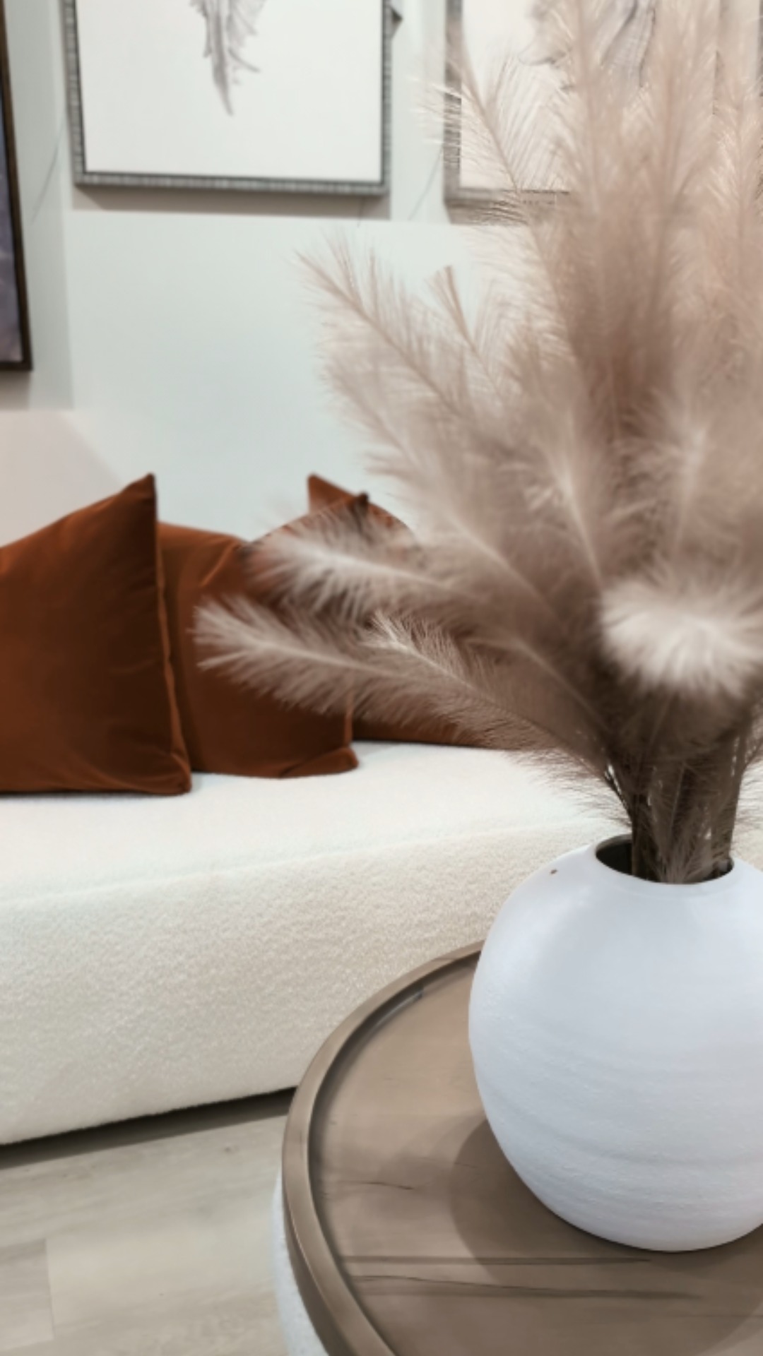 Imagine this: your 2026 renovation fully planned from layout to finishes. No stress, no overwhelm, just a home that works beautifully for how you live.
I help Niagara homeowners handle every detail of the interior design so your space feels calm, functional, and truly yours.
