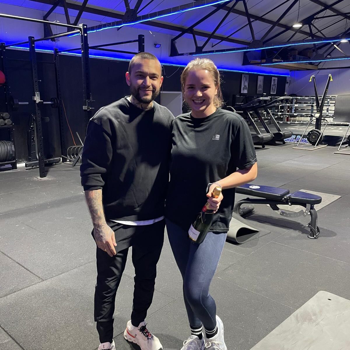 She came, she saw and she for damn sure conquered!!!!
At the beginning of this month (the shortest month of the year incidentally) Lauren said she was going to beat the club myzone record (previously 7600 set by Harry)
She didn’t just beat it, she left it for dust in the rearview with a whopping 9683 meps!!!
Absolutely incredible work from @lauren.collingwood. Impressive is an understatement!!!
#hardwork #gym #fit #harrys #berkhamsted