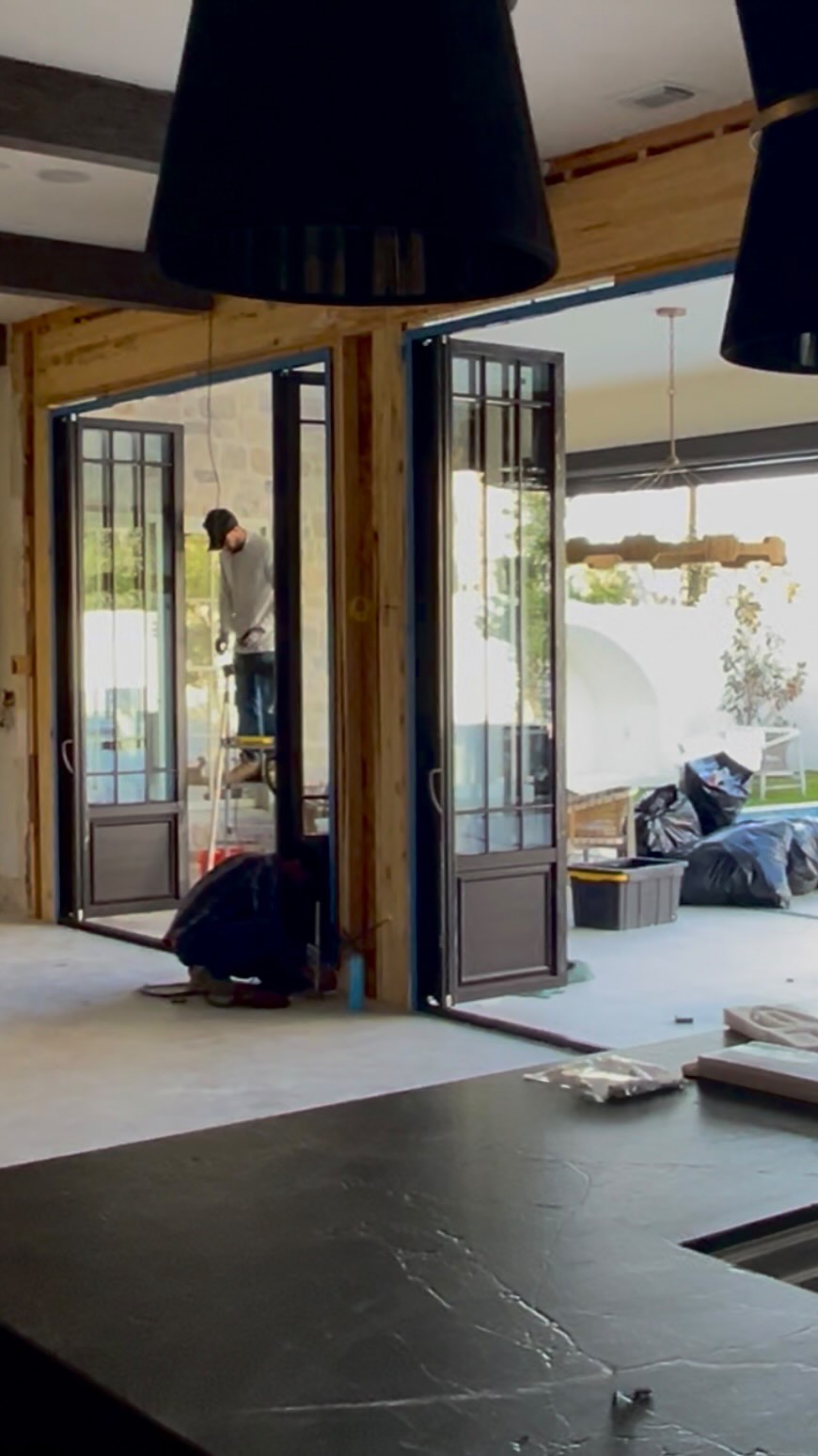 Creative door designs on your mind?
Let’s make it happen.
Call or text us at (832) 696-3407
aluminumpatiodoors.com
#indooroutdoorliving #bifolddoors #patio