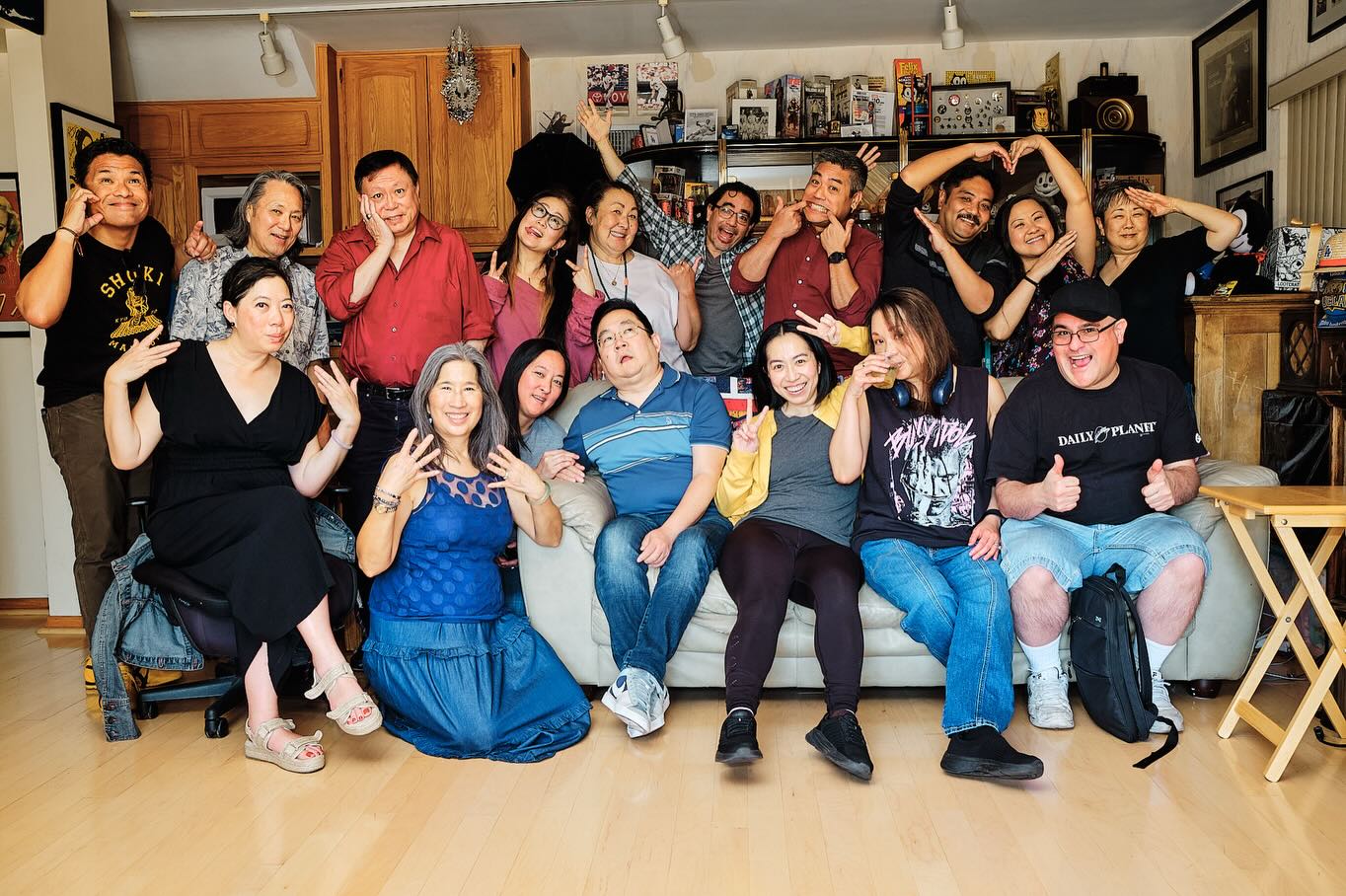 A traditionally late CT Holiday Party was had today! Thanks to our amazing hosts and members all around :) We couldn’t do any of this without you!
#coldtofuimprov #holidayparty #giftexchange #funpics