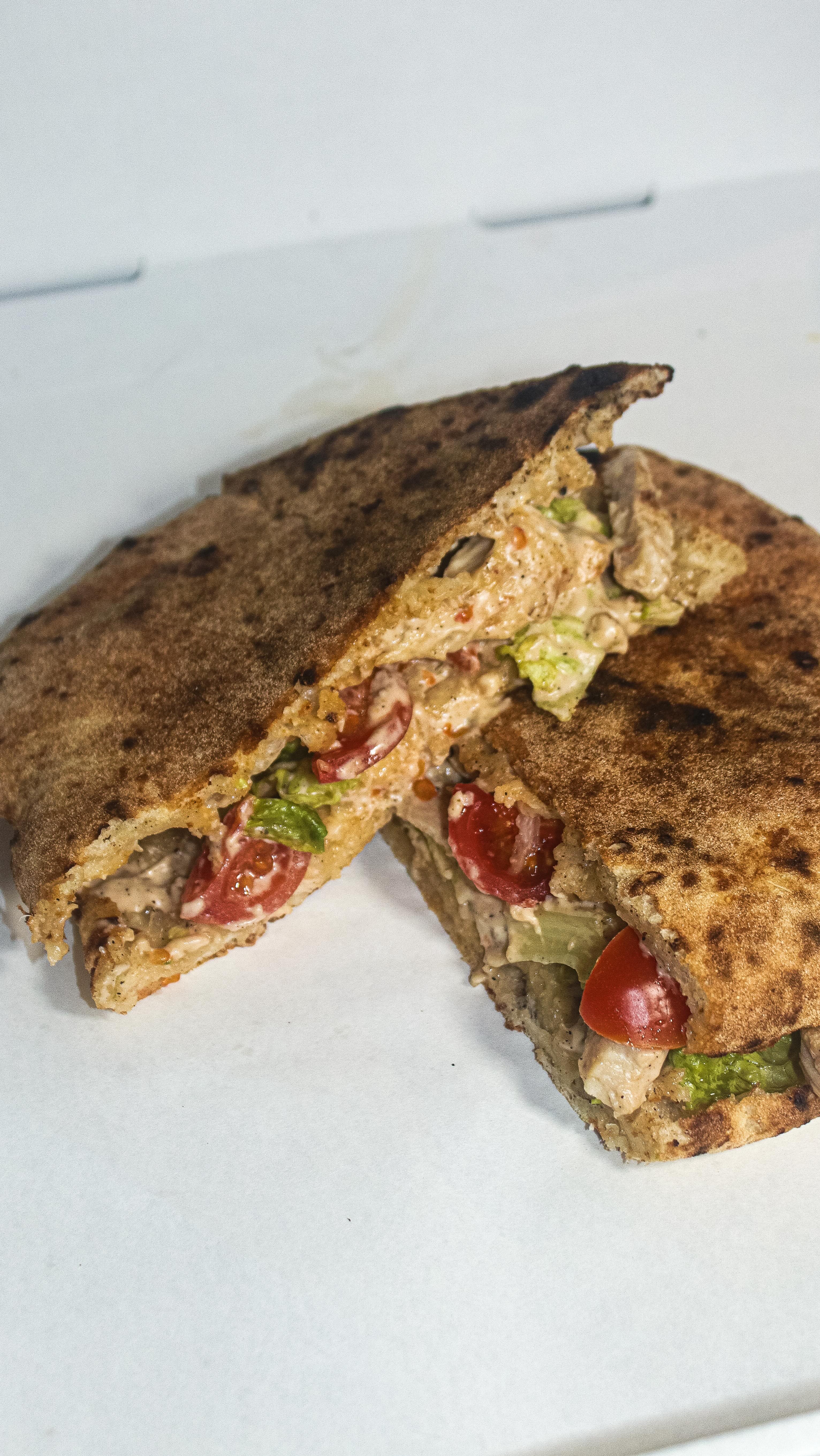 THE CHICKEN CAESAR SANDWICH:
Crunchy outside. Fresh & juicy inside.
This isn’t just a sandwich… it’s Vita style. 🍕✨
Order now for delivery or takeaway
Click the link in bio
#vitaneapolitanpizza #vitabyricco #foodie #sandwich #caesarsandwich