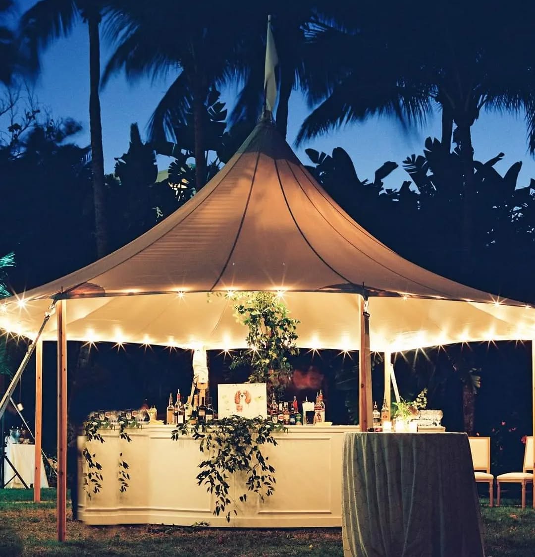 Our gorgeous 10m tent is perfect for small events (60 guests seated or 90 cocktail) and is also the perfect addition to our 22m tent to house the bar, band, dance floor or lounge areas 👌
