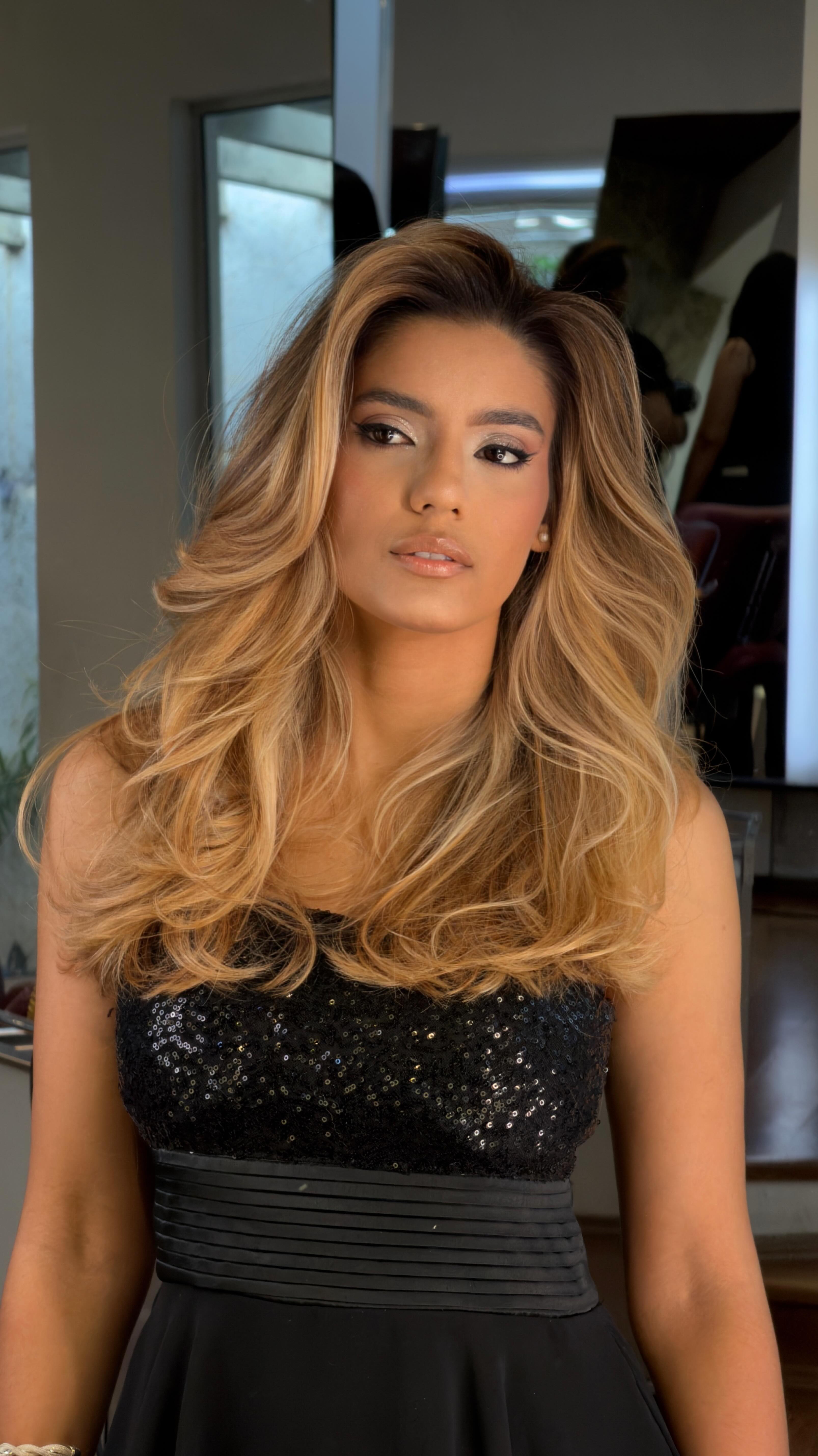 GOLDEN MELT 🍯🍦
.
Musa @duda_castilho14
Makeup @mariaeduardamakeup.__
.
.
.
.
#hair #loira #goldenhourlight #explorar