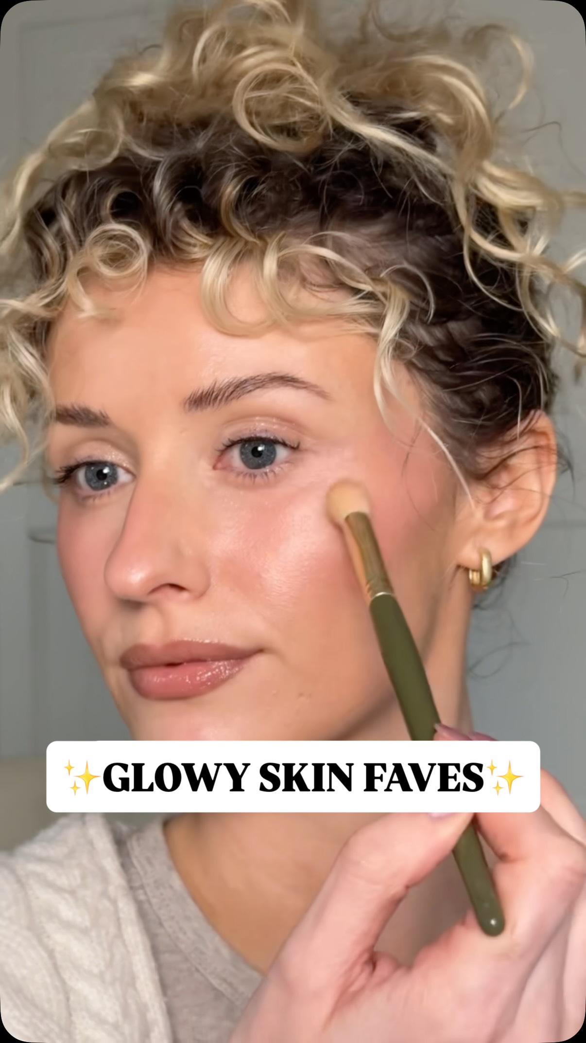 Back with another one of my faves for the best glow ✨🩷
@armanibeauty Luminous Silk Aqua Highlighter shade 3, this is always in my makeup bag I cannot get enough 🤩
#glowyskinfavourites #glowymakeup #armanibeauty
#ugccreator
Glowy skin
Best glowy makeup products
Armani beauty review