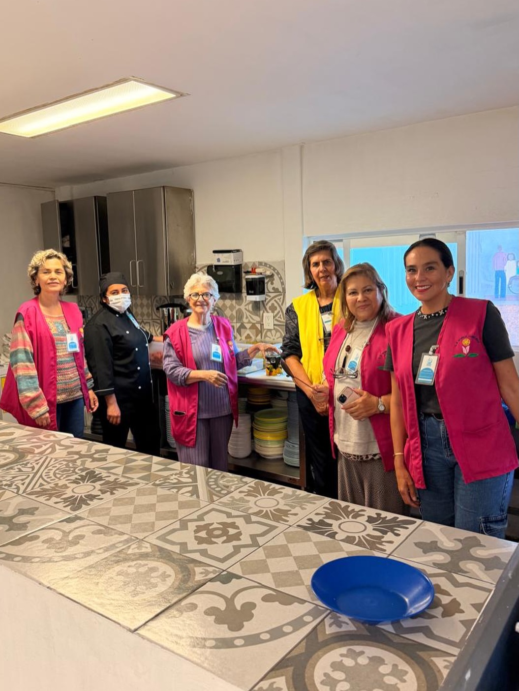 🍽️💛 Gracias por servir con el corazón
Hoy queremos agradecer al grupo de Rotarias que con generosidad y cariño prepararon la cena para nuestras familias en Hogar Emaús.
Cada platillo compartido fue mucho más que alimento: fue acompañamiento, esperanza y un recordatorio de que no están solos en este camino.
Gracias por sumar su tiempo, su entrega y su amor a nuestra misión. 🤝✨
#HogarEmaús #Voluntariado #ServirConAmor #Solidaridad #Gracias