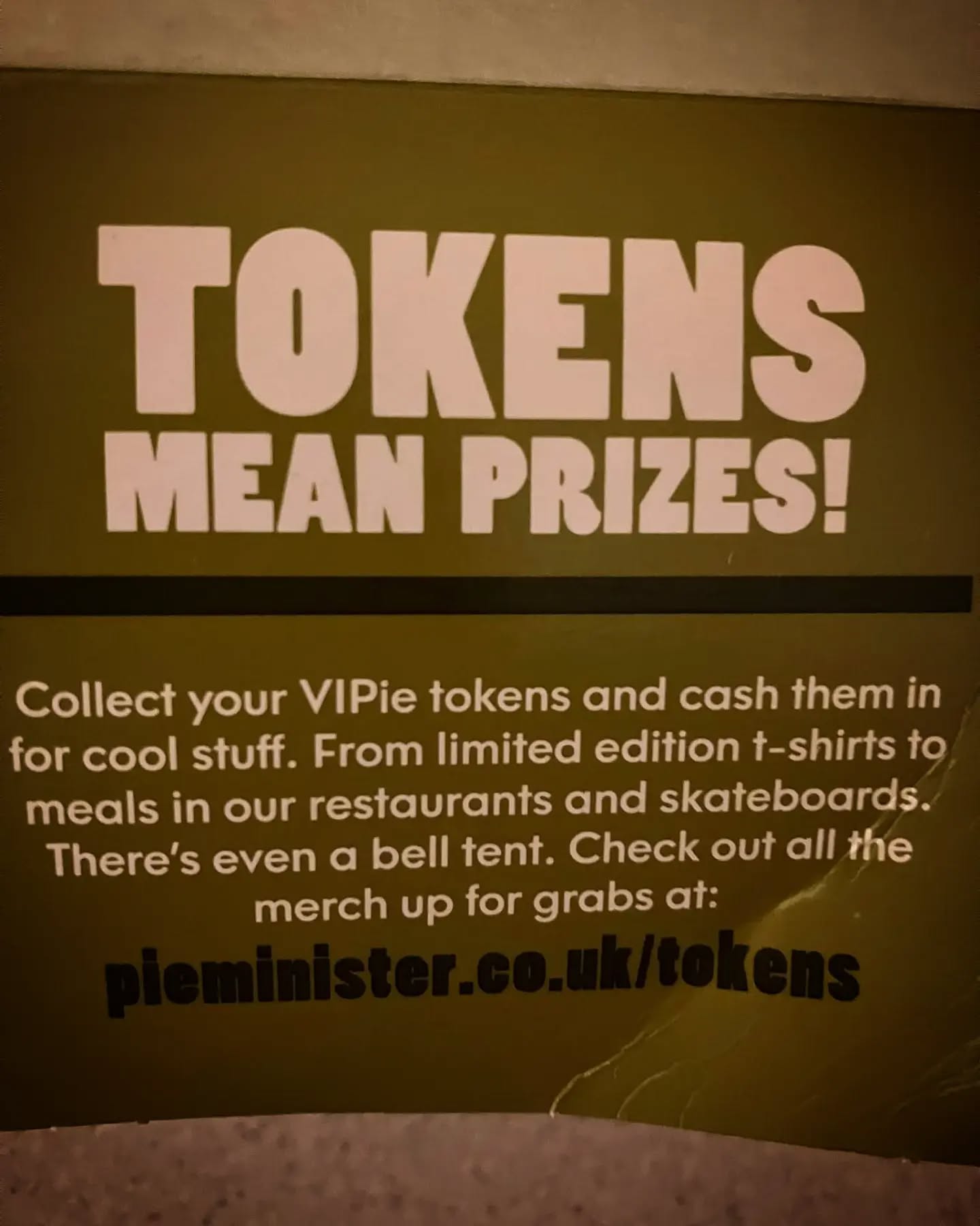This made me question what a skateboard is. Maybe @tonyhawk lied to us all.
.
Skateboard - Noun. A type of establishment where you can eat a meal.
.
#Copywriting #Badcopywriting #EatAMealInOurSkateboard #NoSkating #Pieminster #VIPieIsAlsoPrettyBad
.
Big thanks to @philipcharlesridgers for bringing this abomination to my attention.