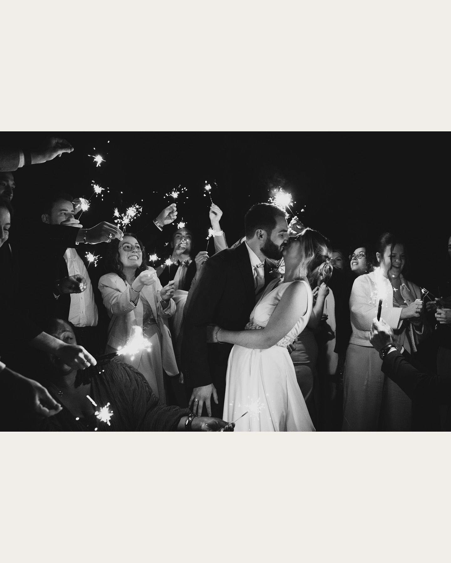 Le mariage de Cécile et Alexandre ✨
Mariage du printemps dernier célèbré sous les étincelles de l’amitié et de l’amour et avec un journal spécifiquement réalisé par les Mariés, j’adore j’adore
Émotions - célébrations - fleurs colorées - choux à la crème ✨
Vivement le printemps prochain 💐🌻