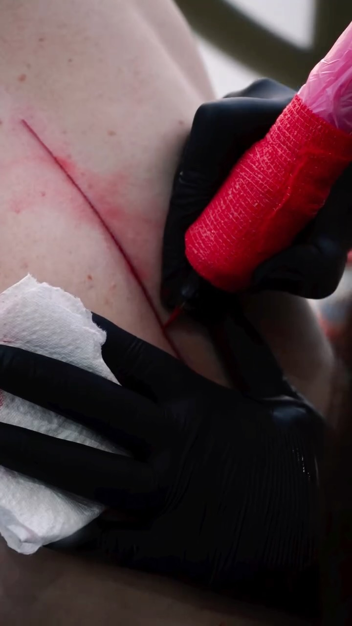 I love my LINE of work! Fun spine tattoo for a very cool chicka!
Video credited @katys_studio