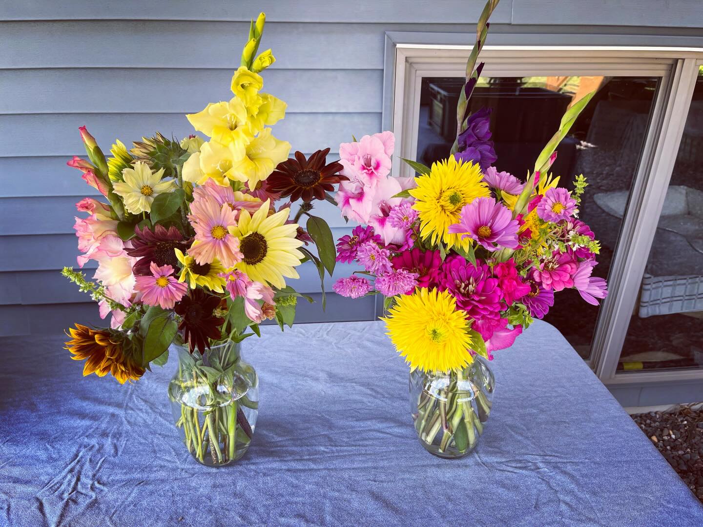 Flower shares for 2026 are available for purchase. 16 arrangements for the season of fresh, seasonal flowers. New this year: delivery! Please pay for the appropriate delivery fee for the season for your location. https://www.windyriverfarm.org